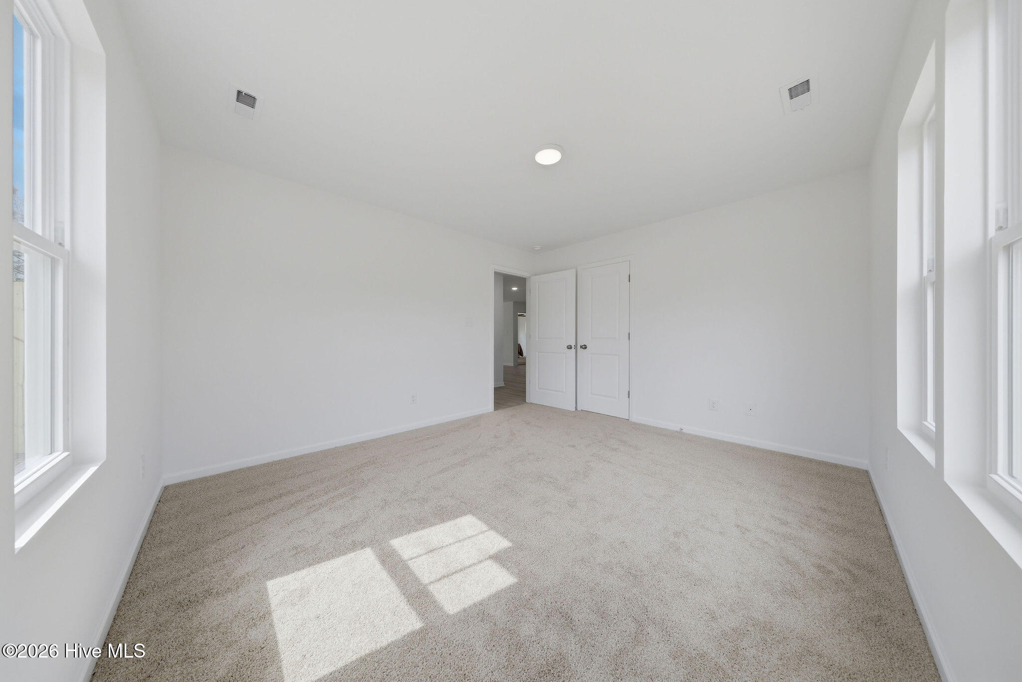 100554240 | Photo 40