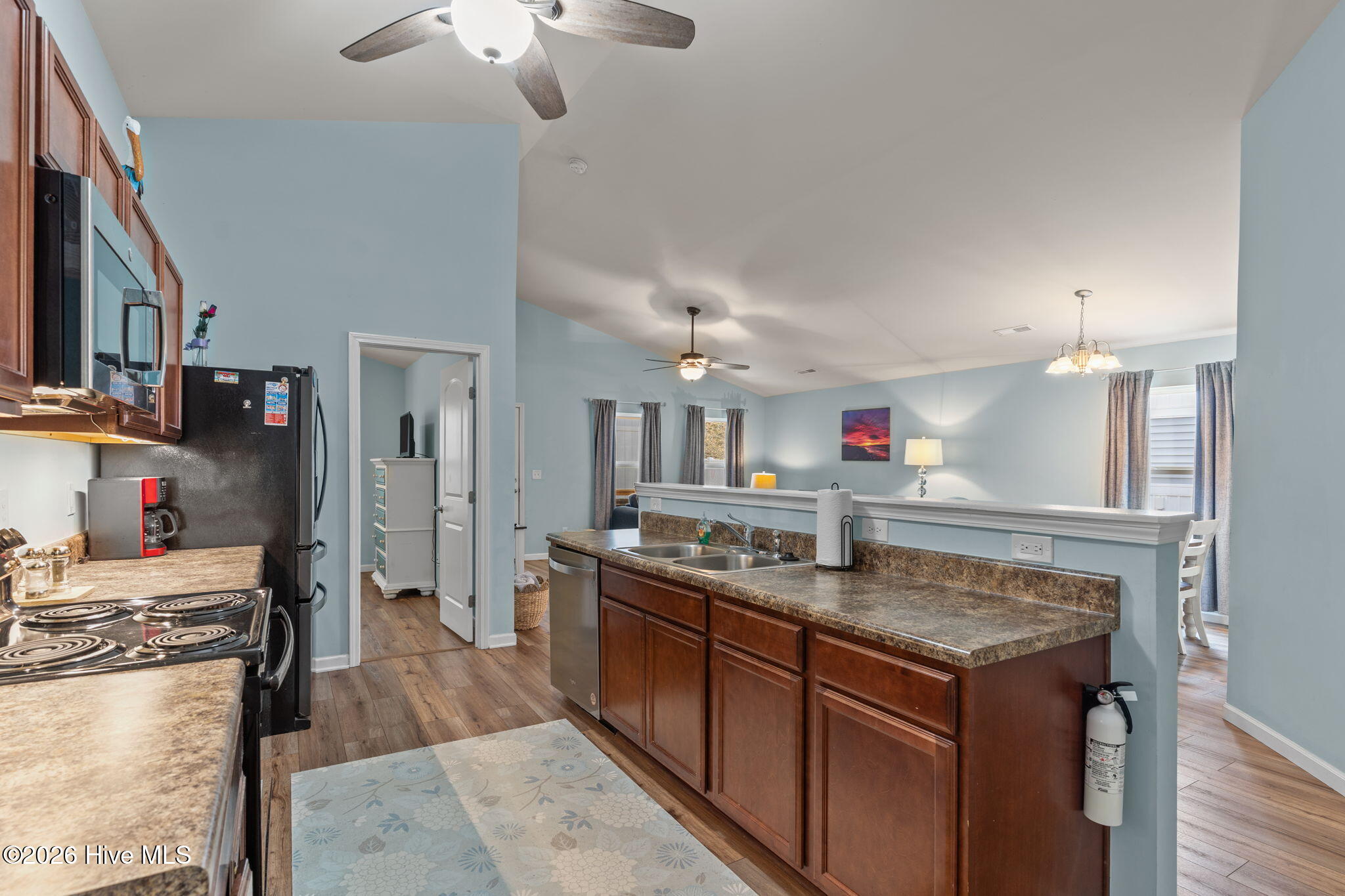 100564480 | Photo 23