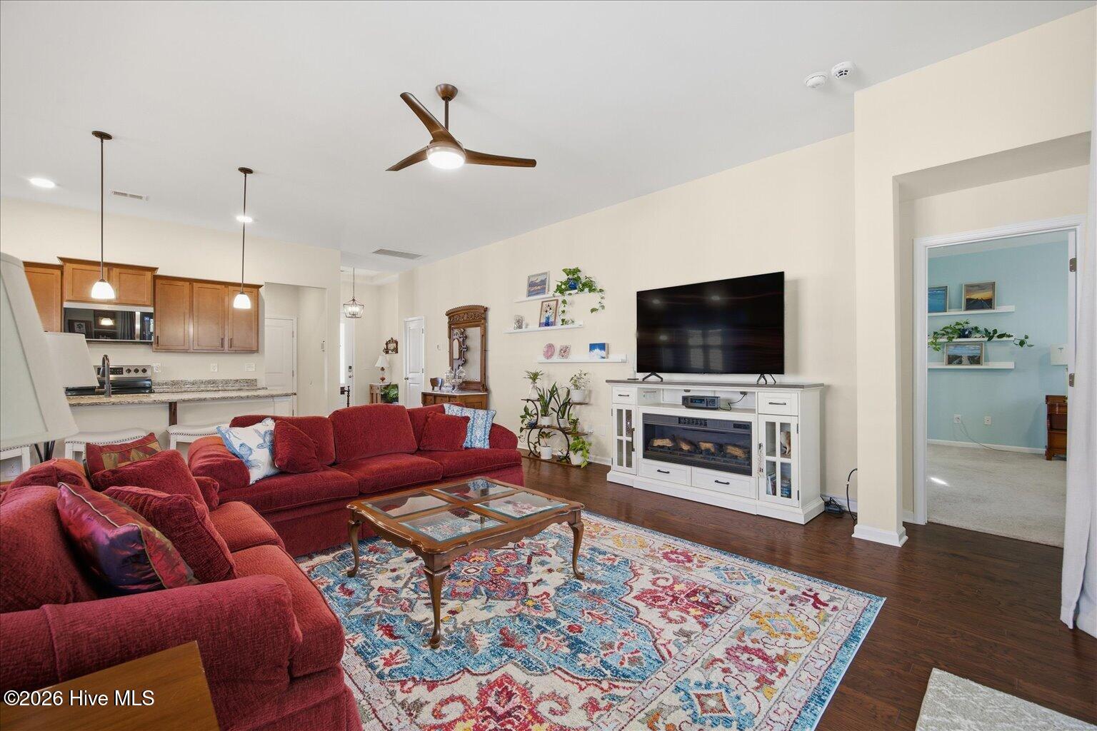 100561084 | Photo 15