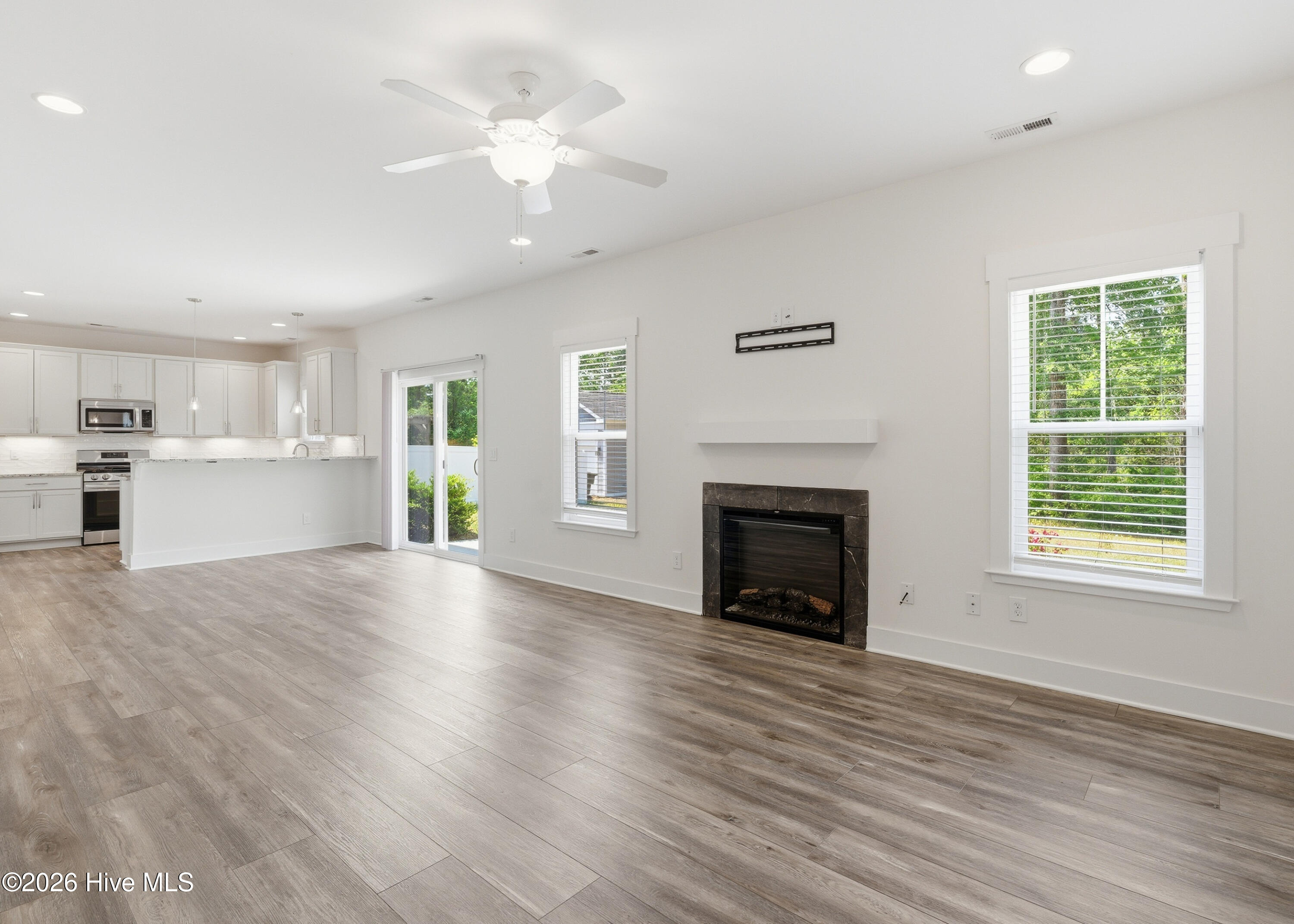 100570577 | Photo 10