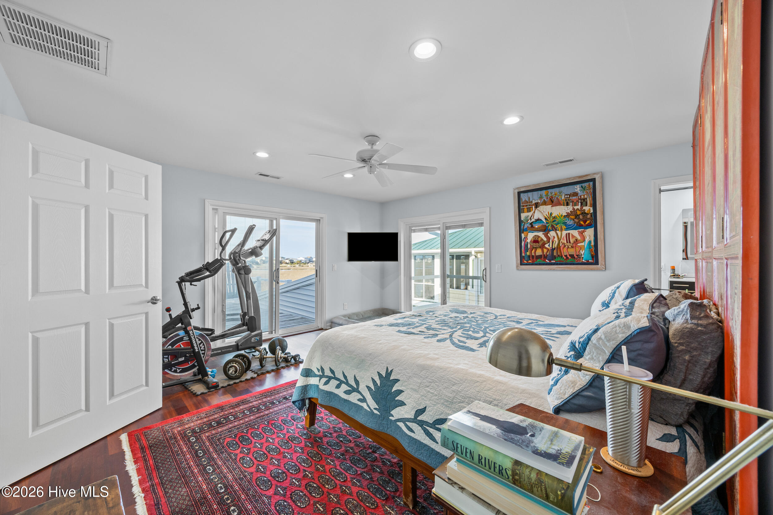 100564811 | Photo 25