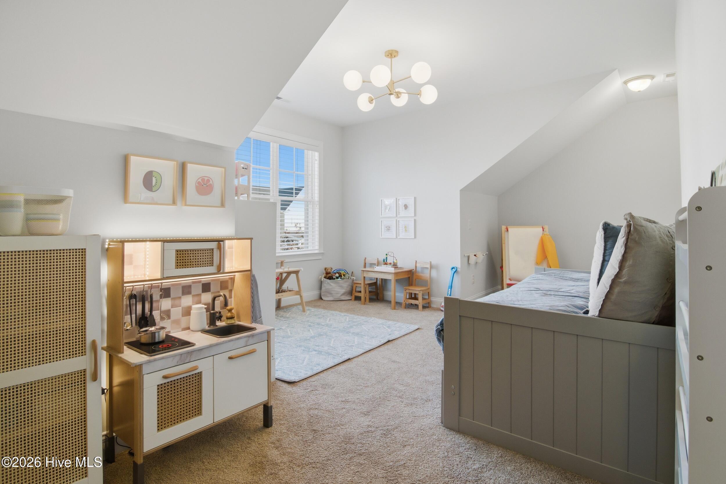 100551169 | Photo 19