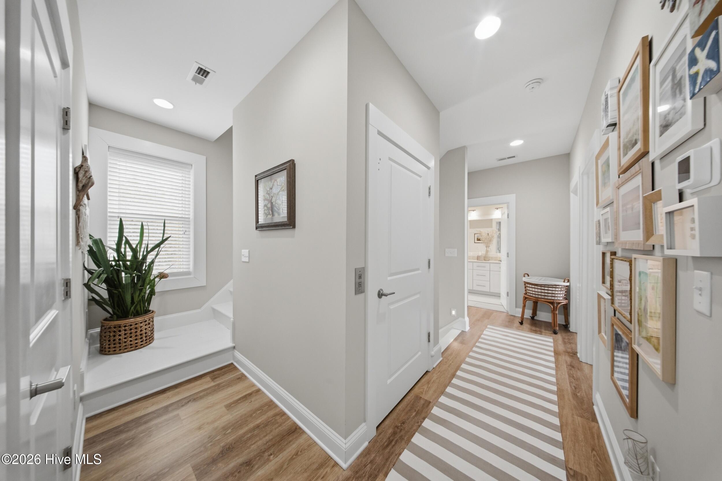 100562493 | Photo 26