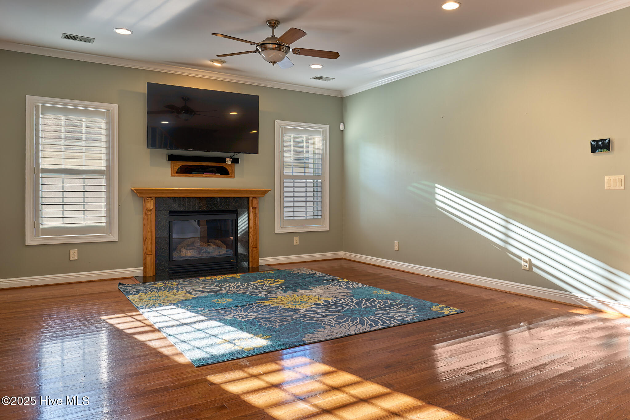 100542410 | Photo 26