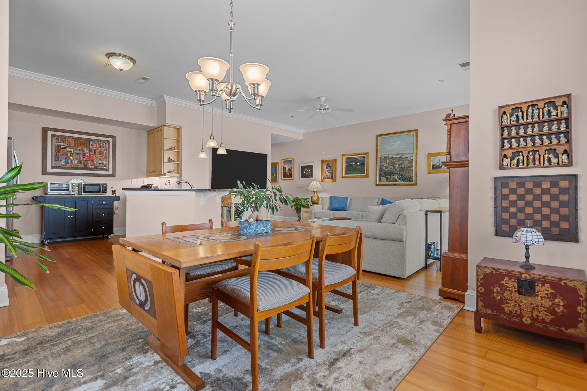 100525076 | Photo 15