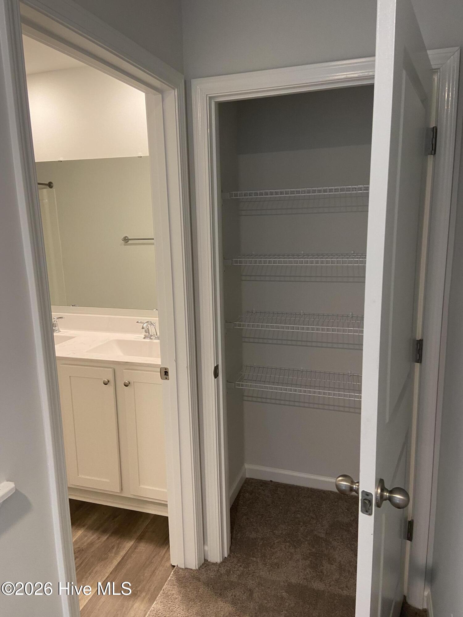 100561980 | Photo 34