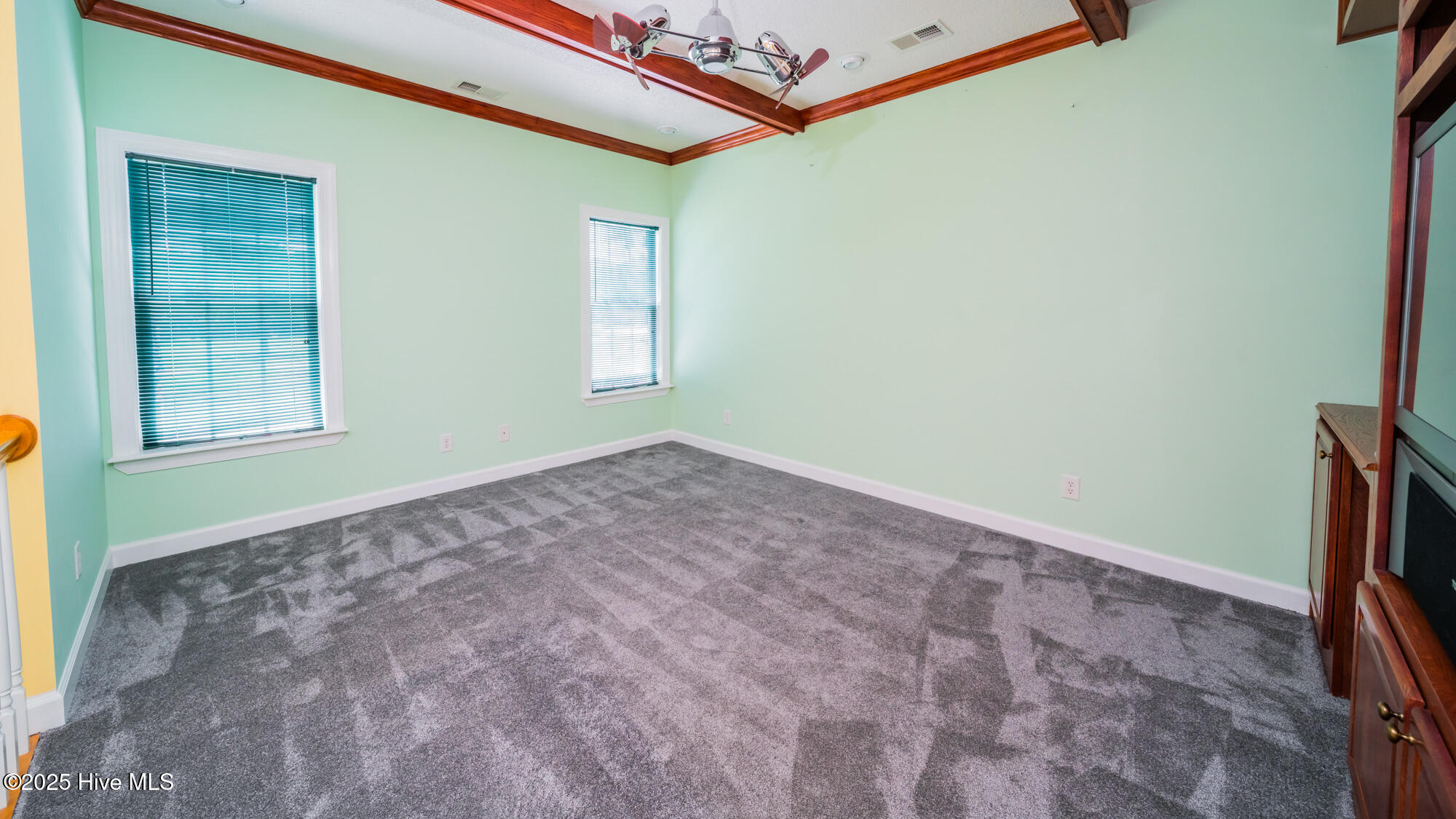 100516325 | Photo 31