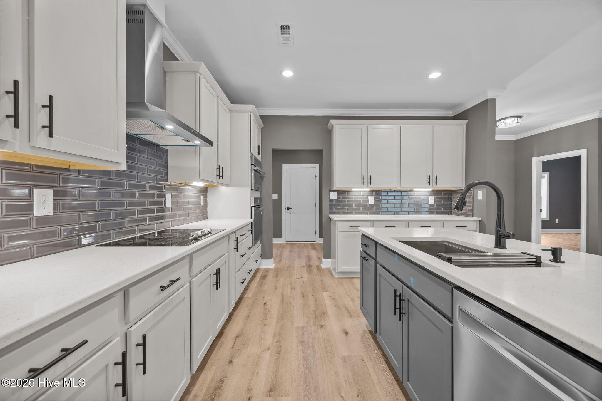 100569181 | Photo 10