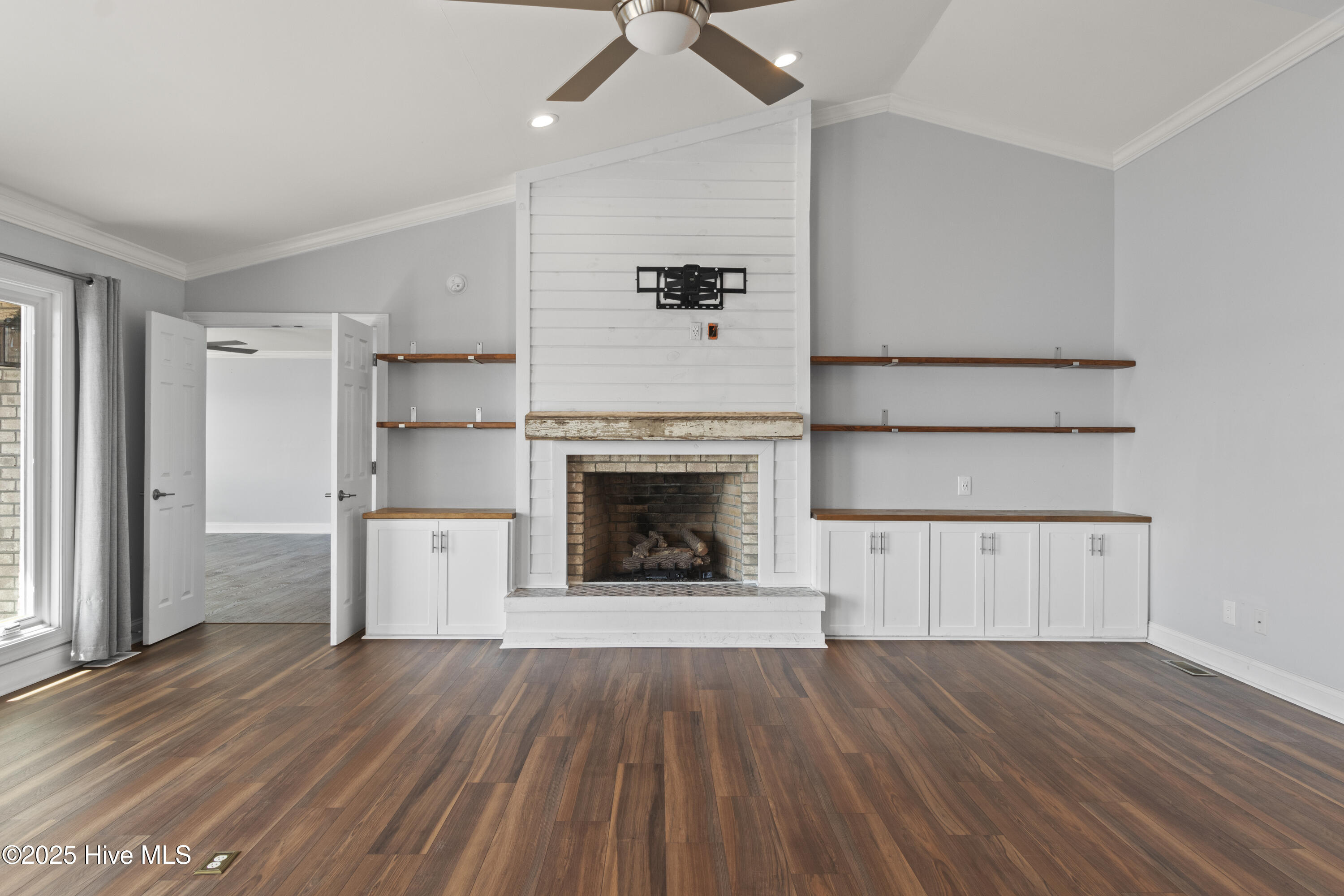 100556358 | Photo 38