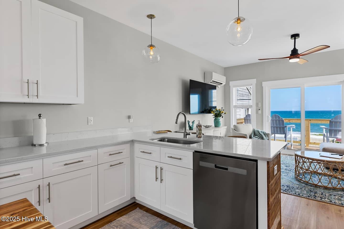 100543911 | Photo 23