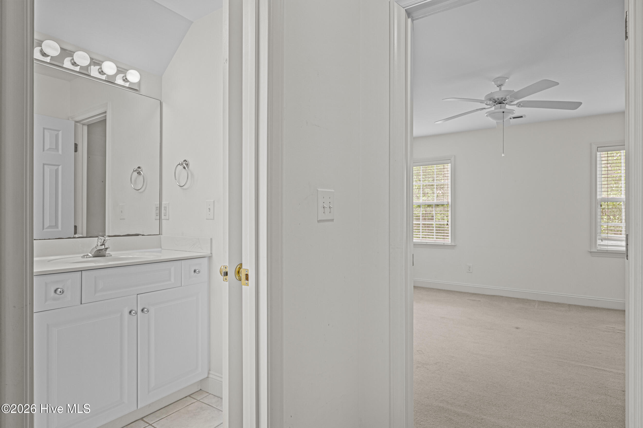 100569840 | Photo 45