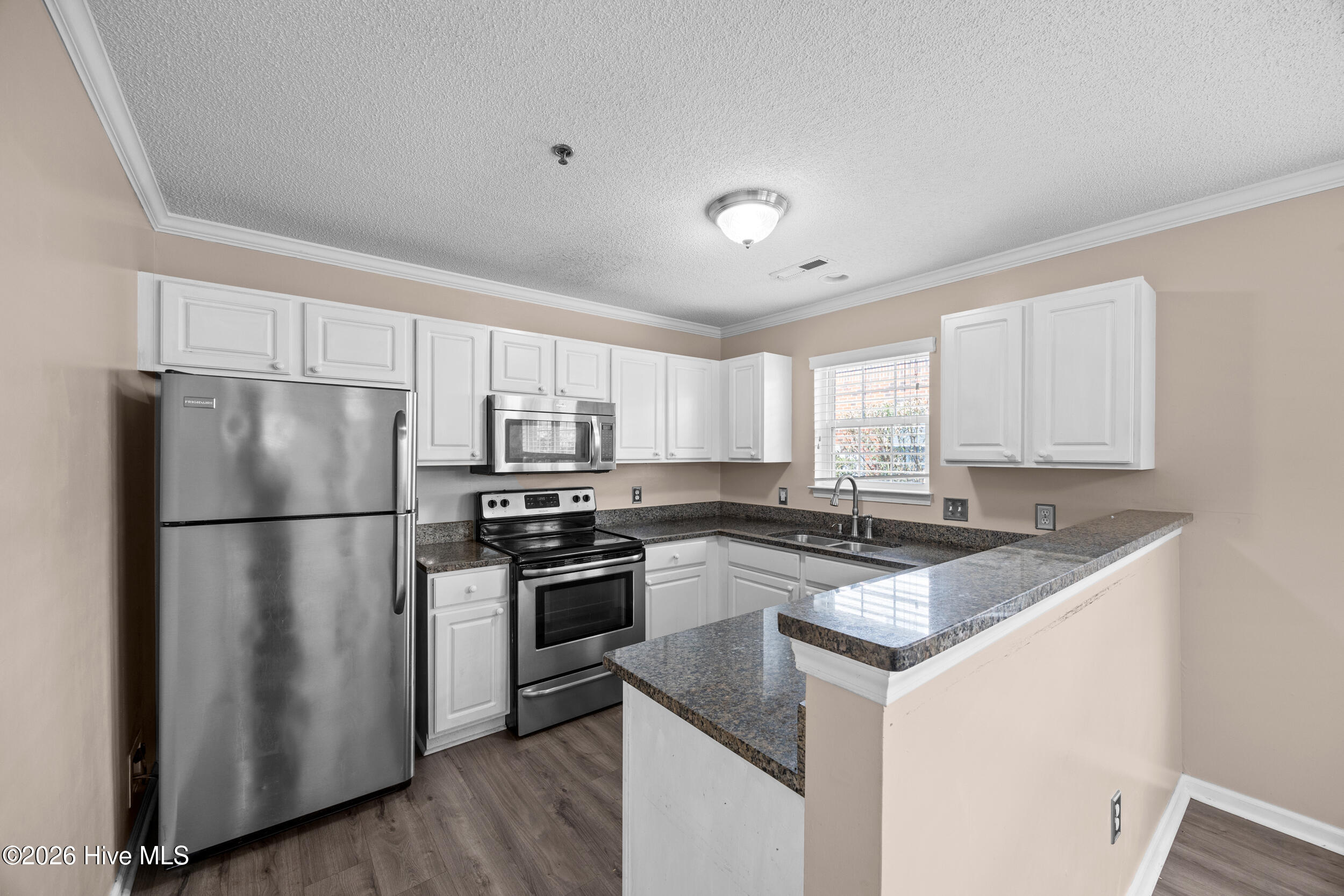 100564303 | Photo 19