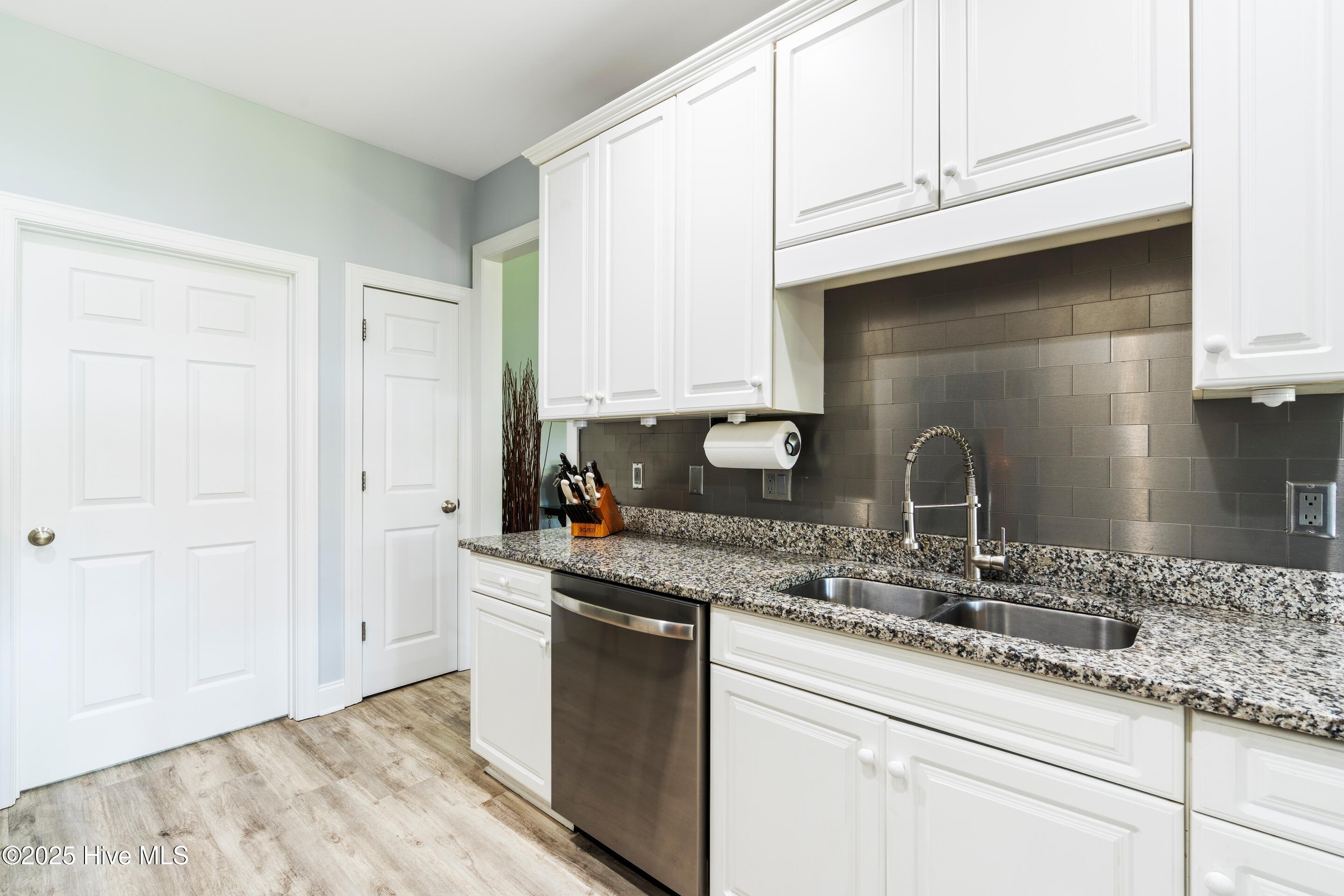 100541104 | Photo 43