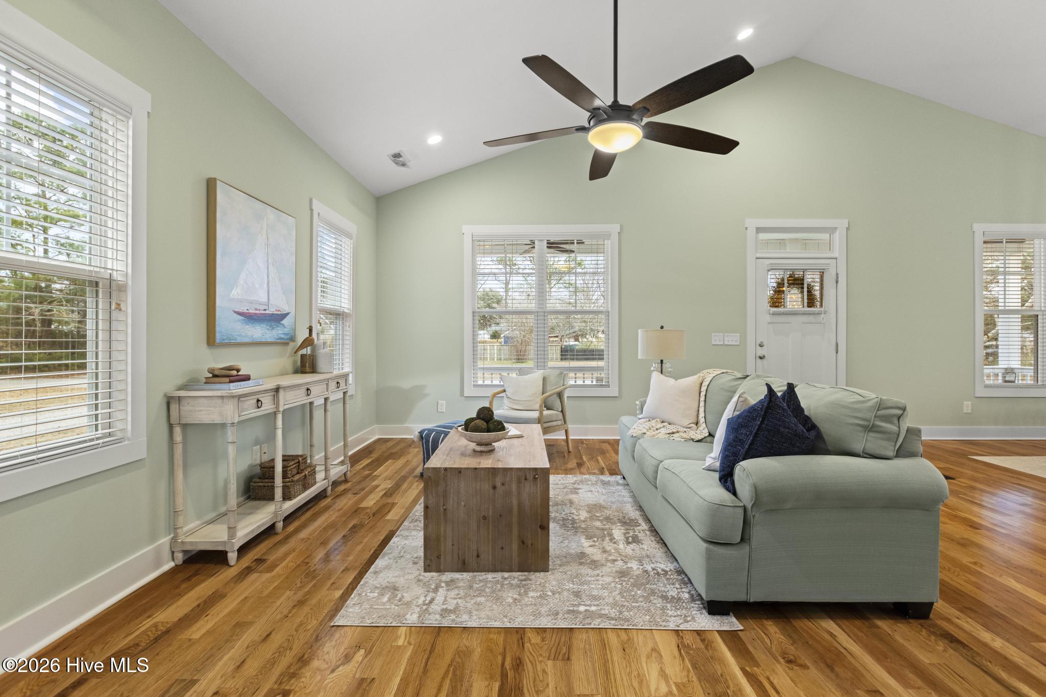 100552485 | Photo 16