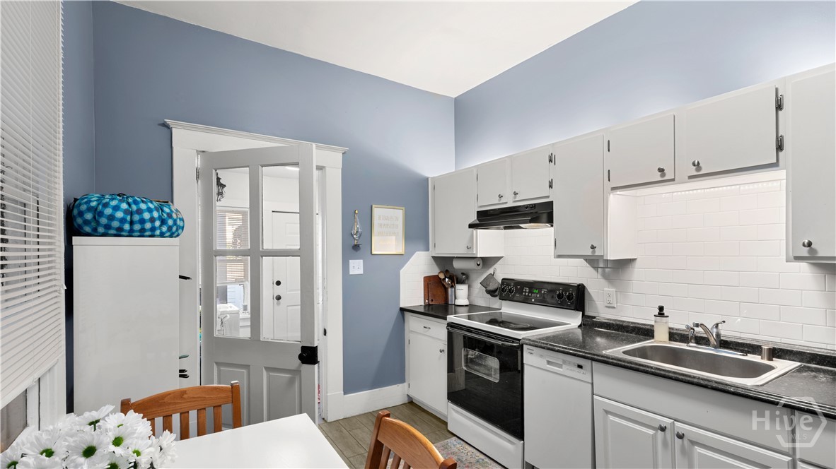 1st Fl kitchen