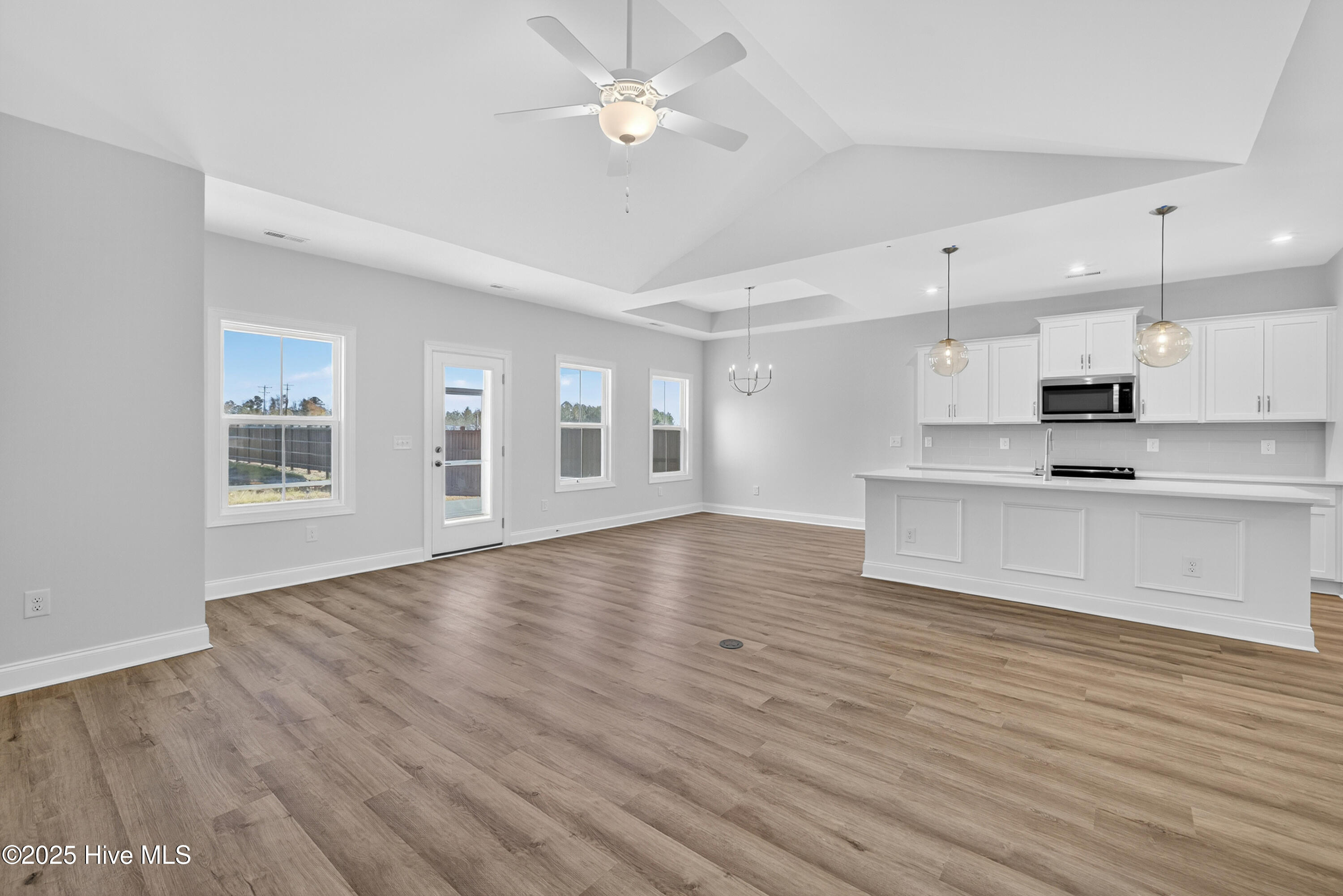 100544174 | Photo 36