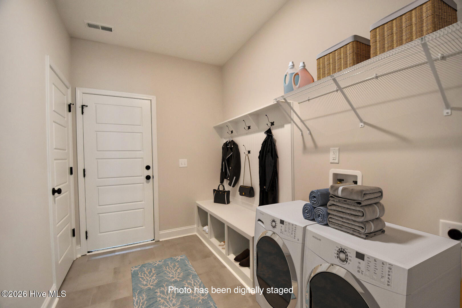 100551770 | Photo 11