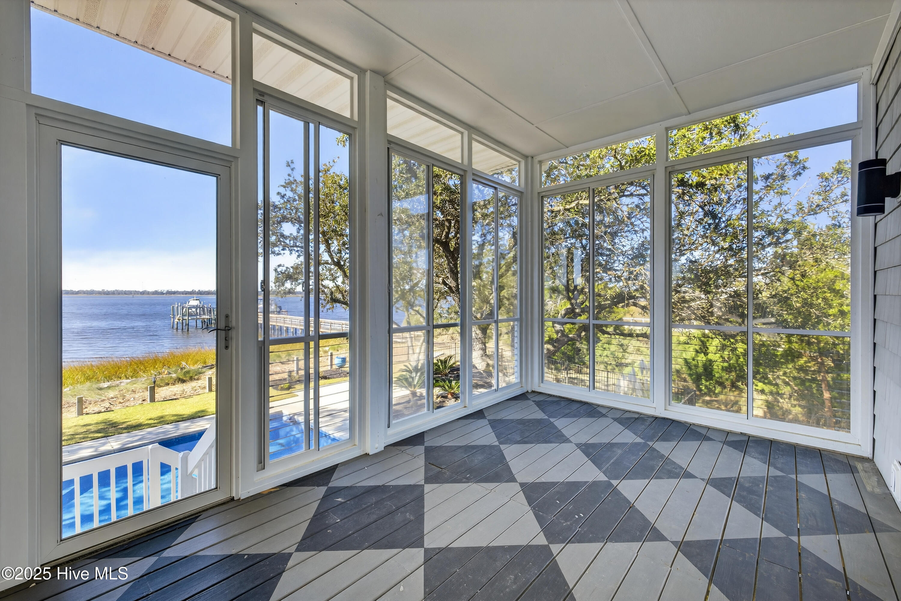 100539038 | Photo 25