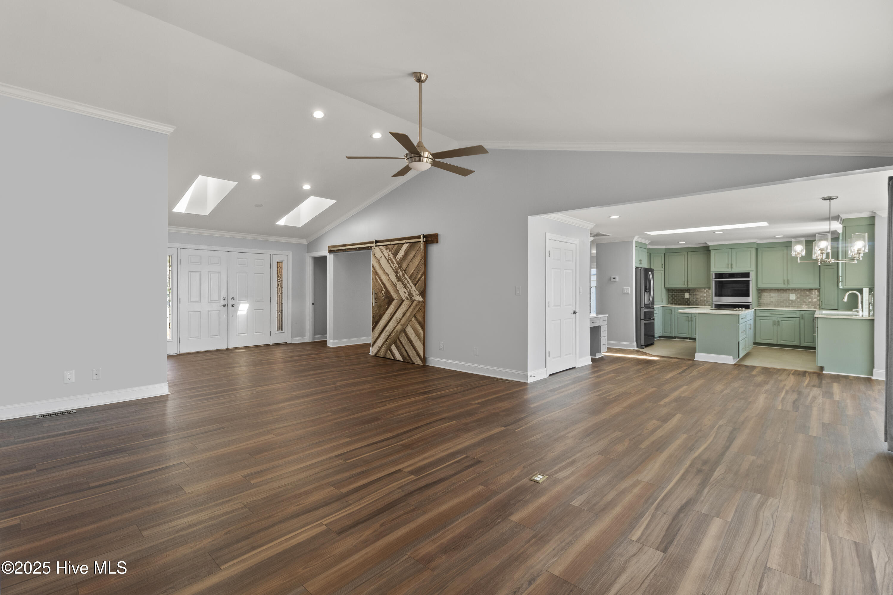 100556358 | Photo 42