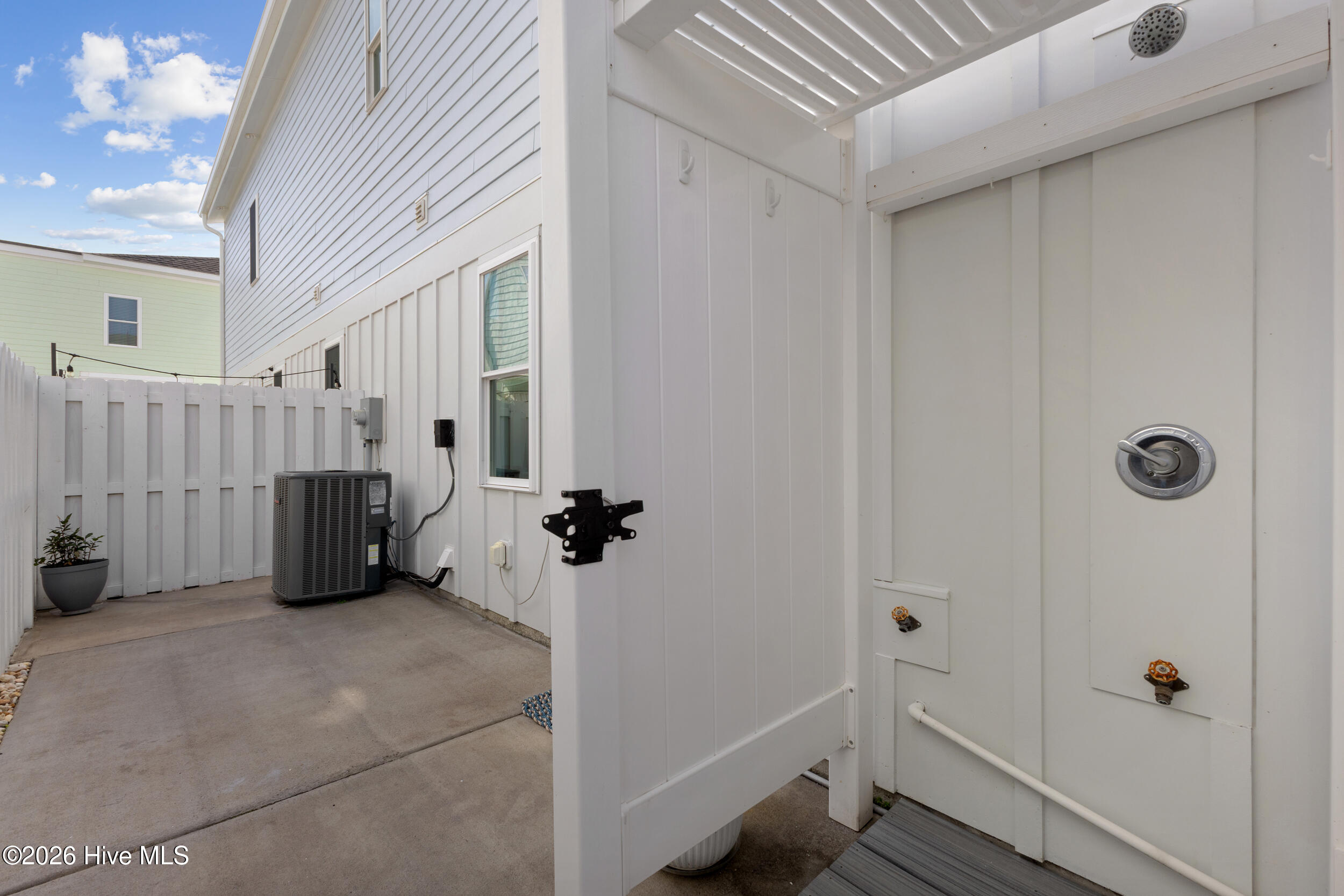 100558032 | Photo 39