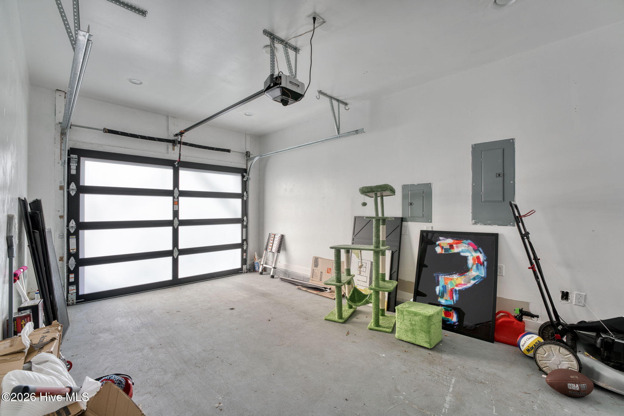 100554453 | Photo 34