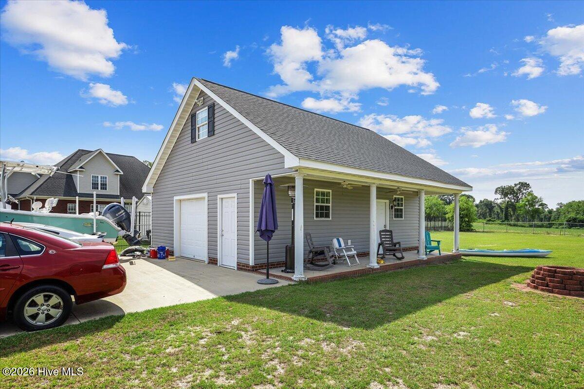 Extra garage