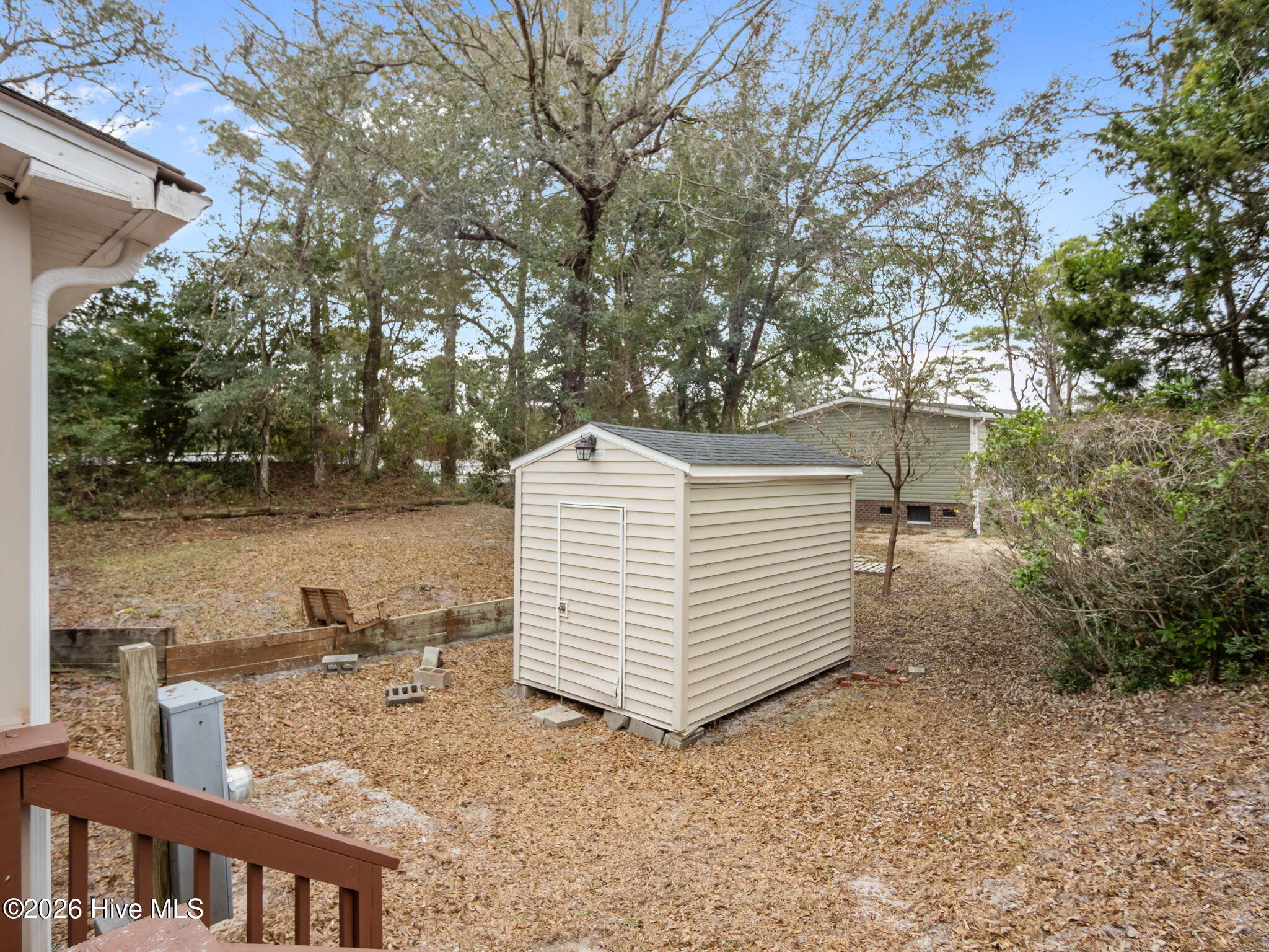 100548525 | Photo 41