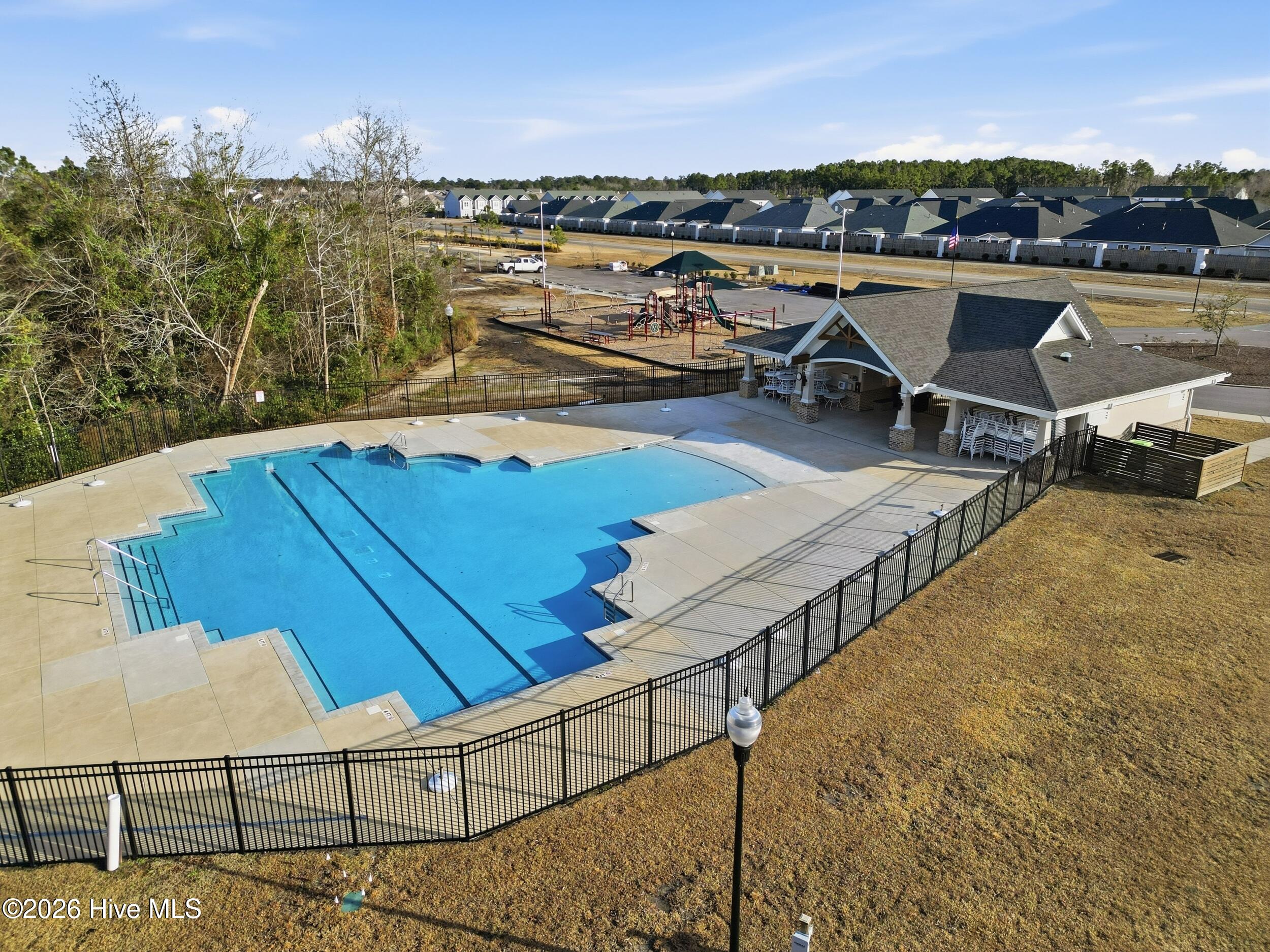 100551246 | Photo 35