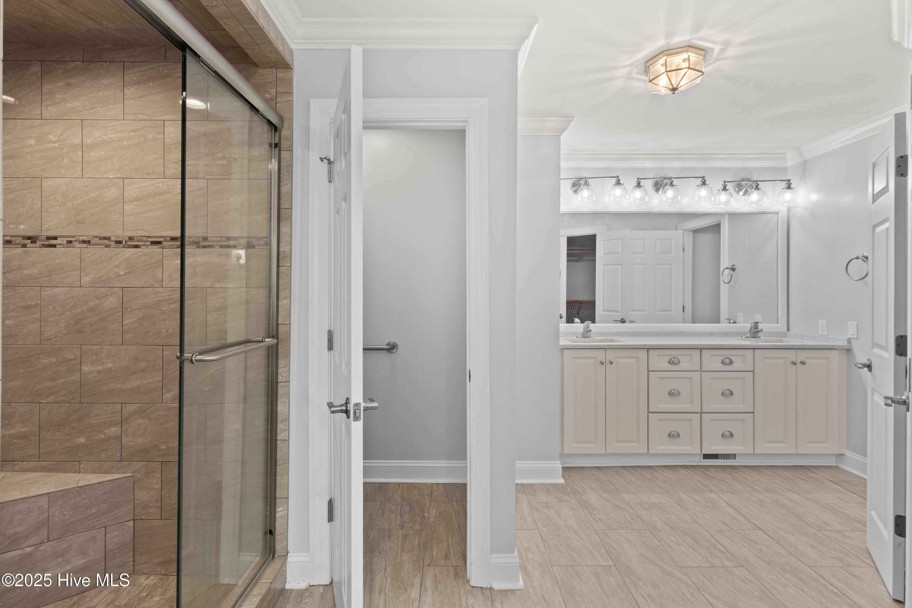 100556358 | Photo 51