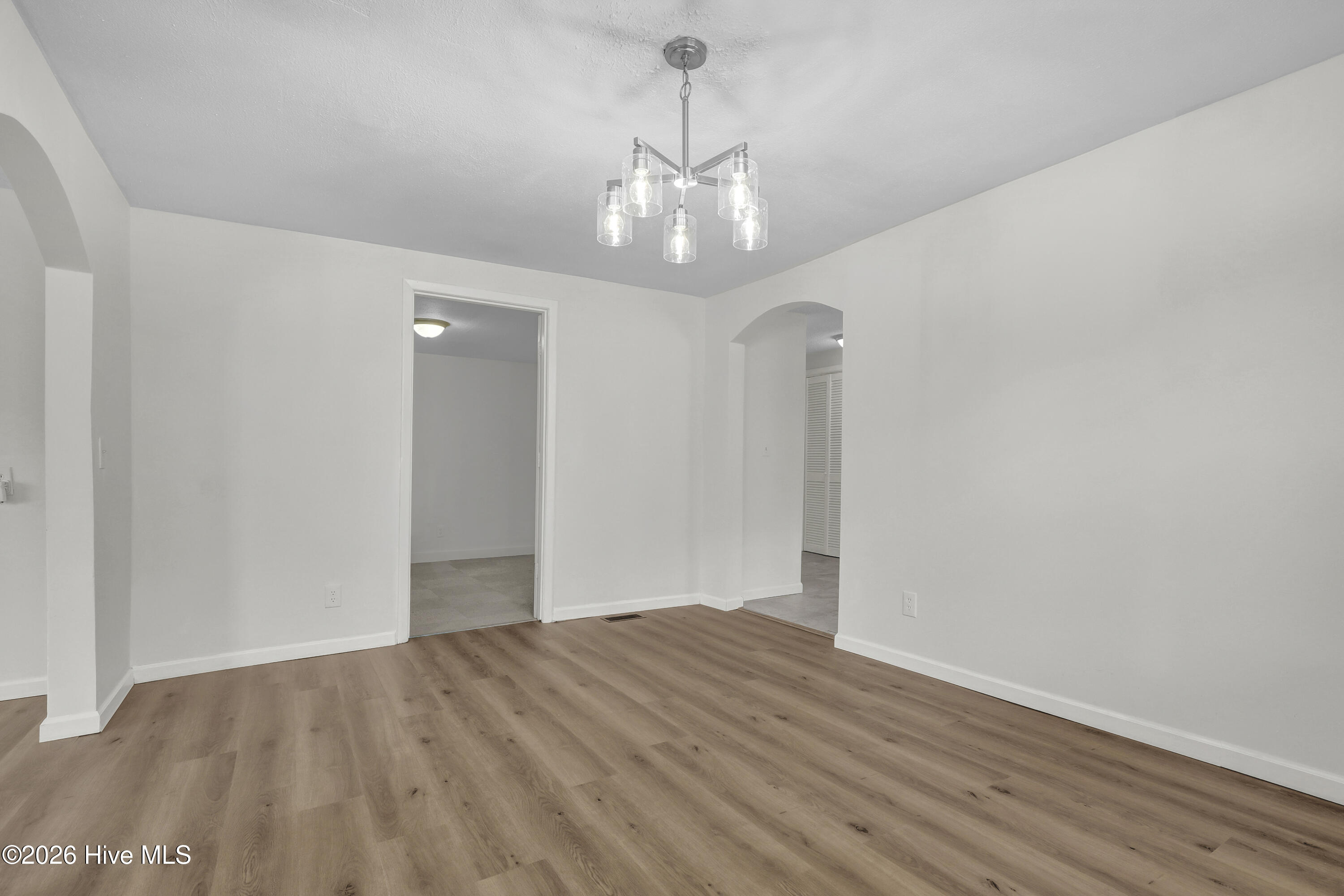 100567063 | Photo 10