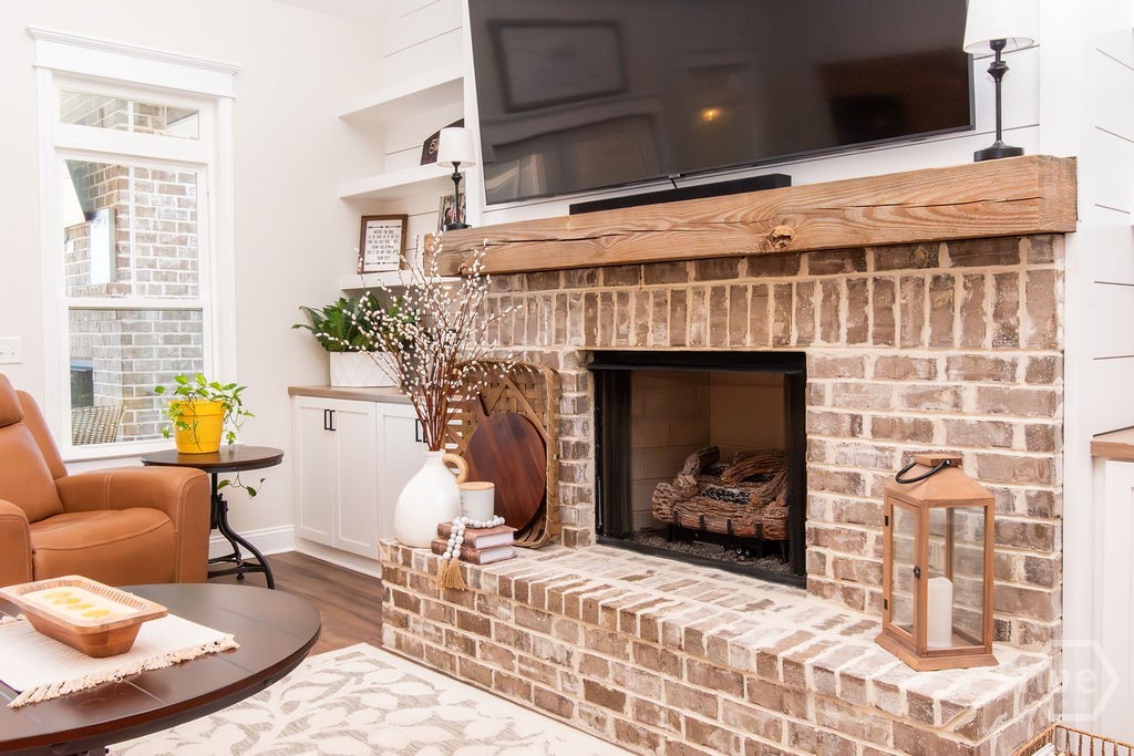 Brick-Gas Fireplace