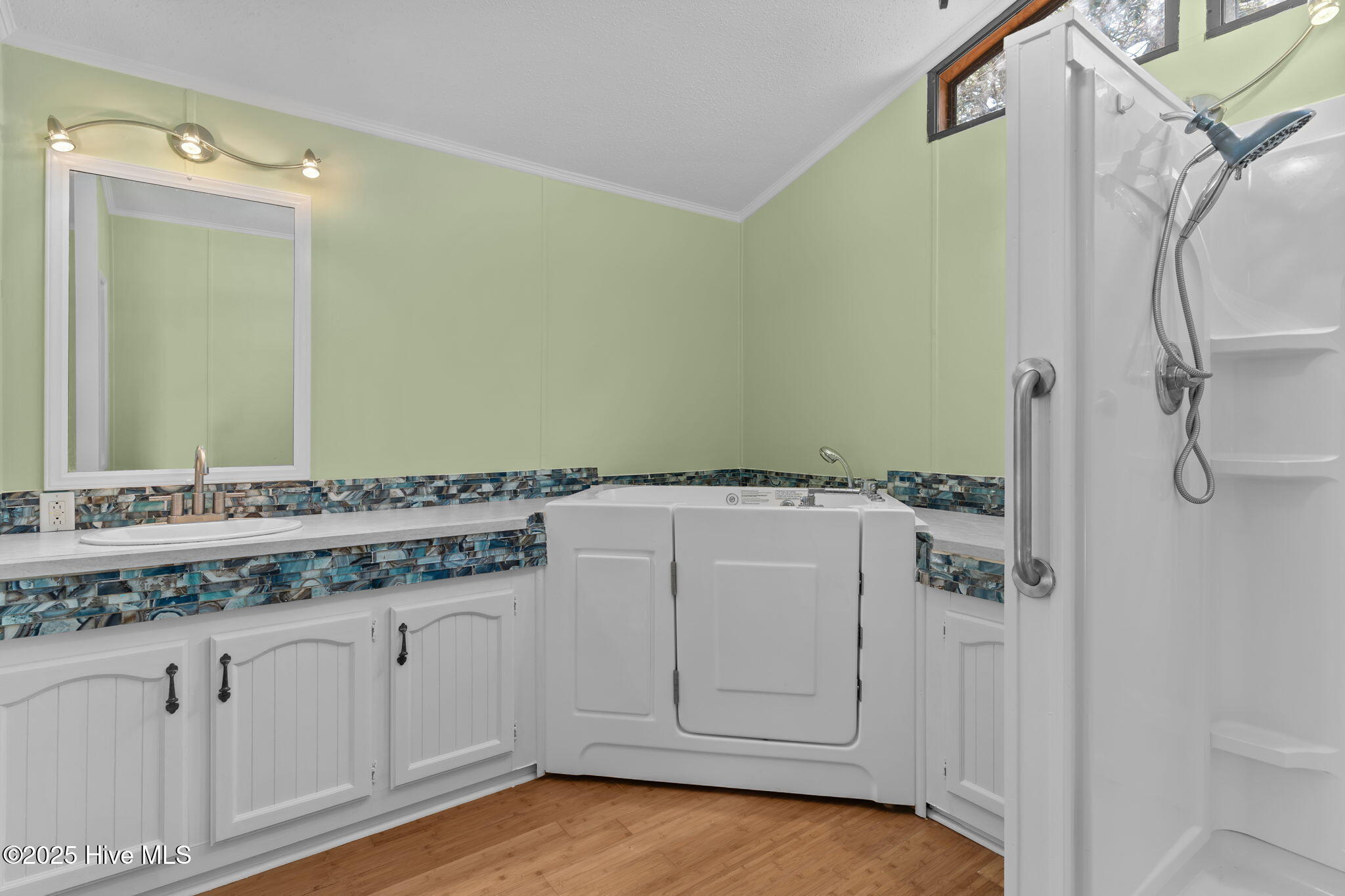 100531934 | Photo 12