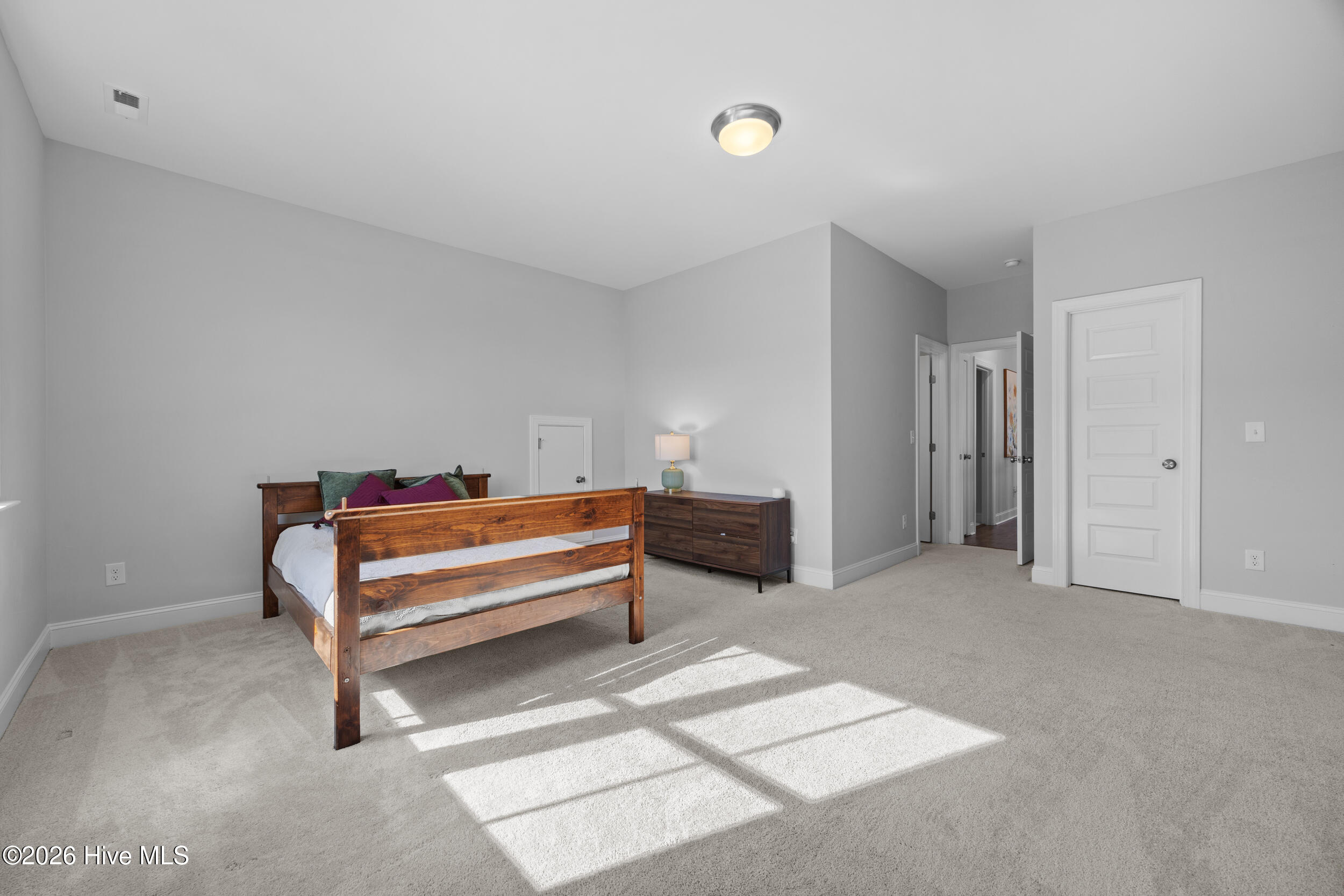 100554095 | Photo 36