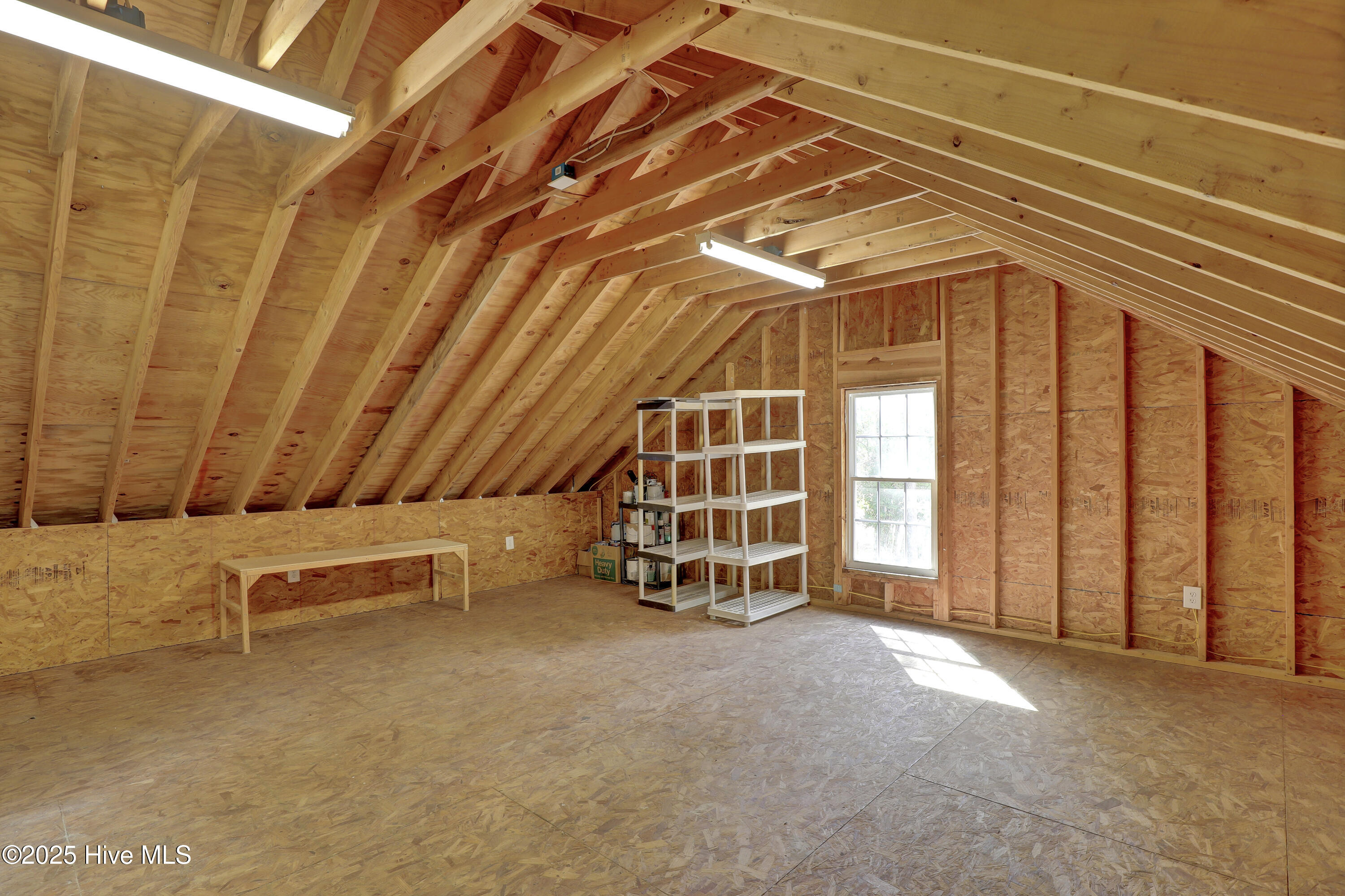 100532986 | Photo 45