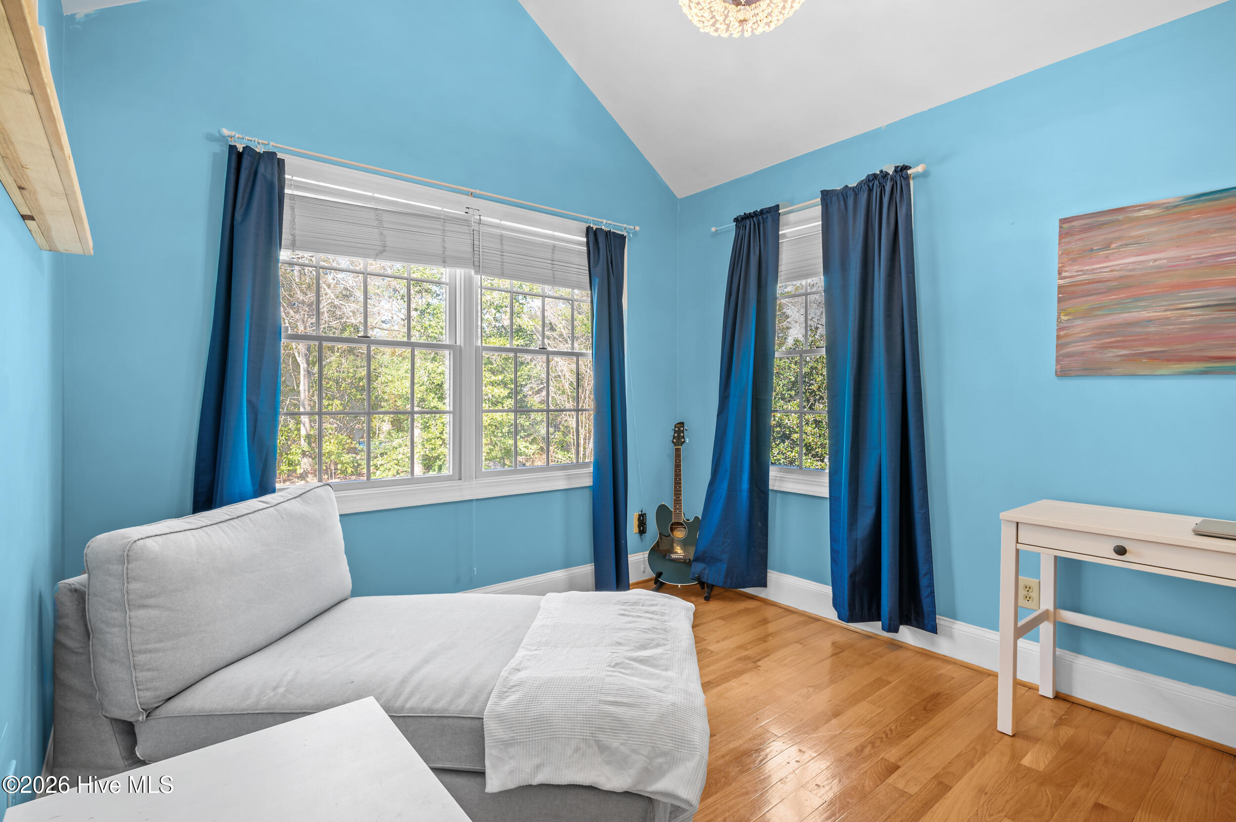 100554057 | Photo 40