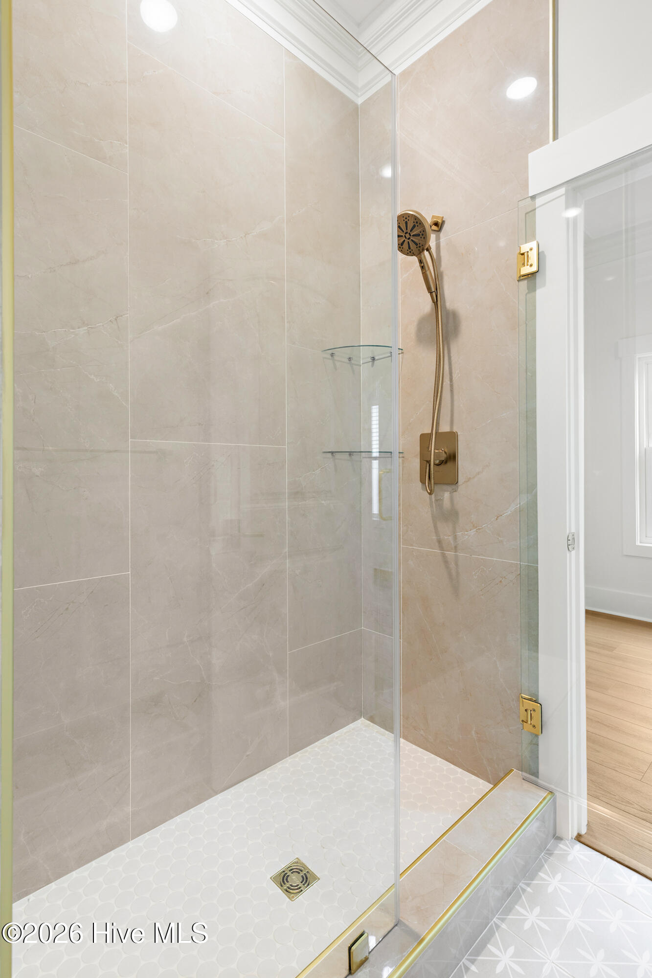 100516902 | Photo 174