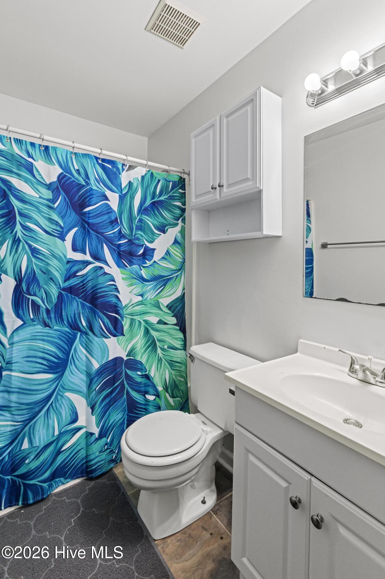 100558946 | Photo 11