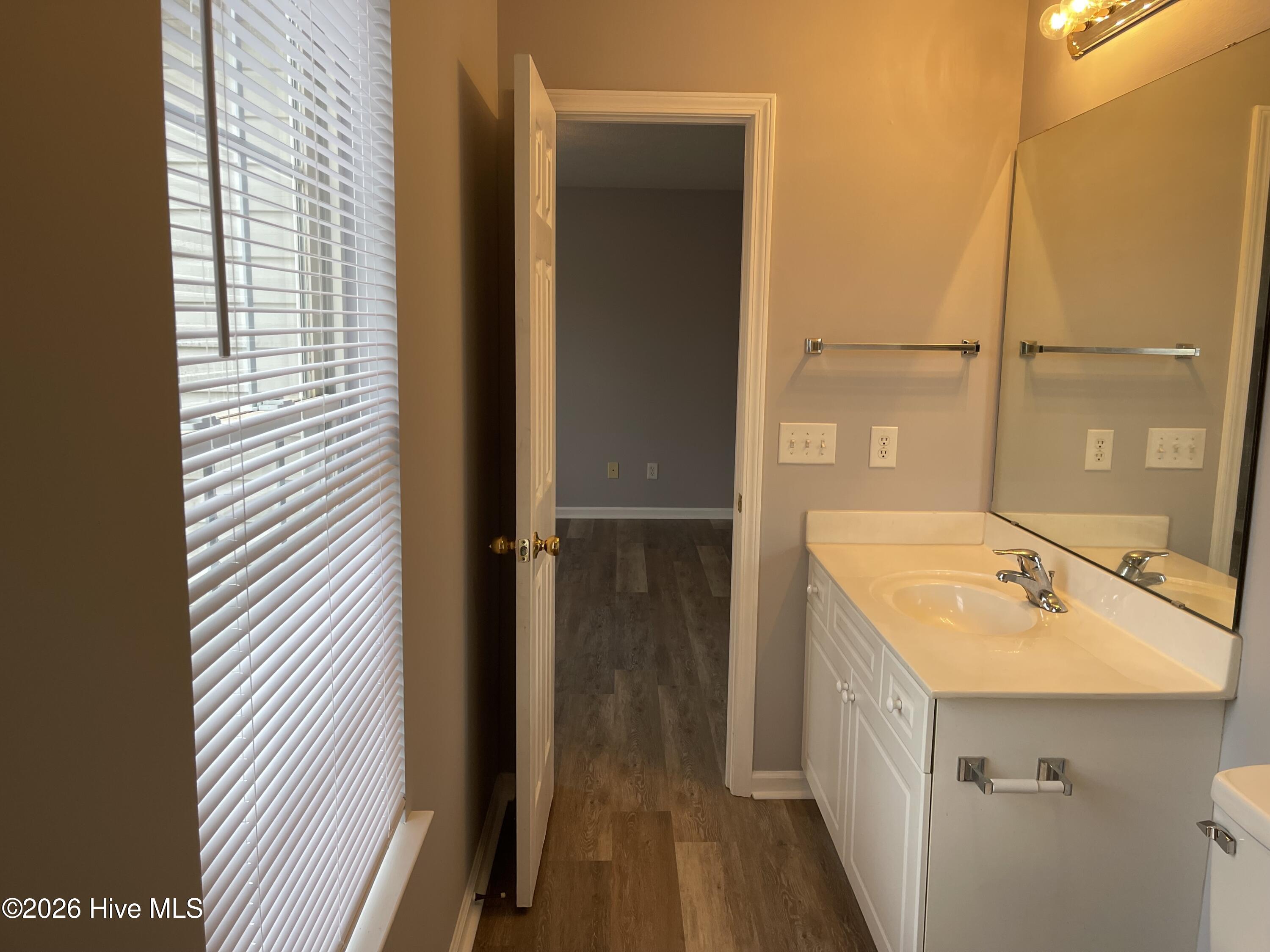 100548174 | Photo 18