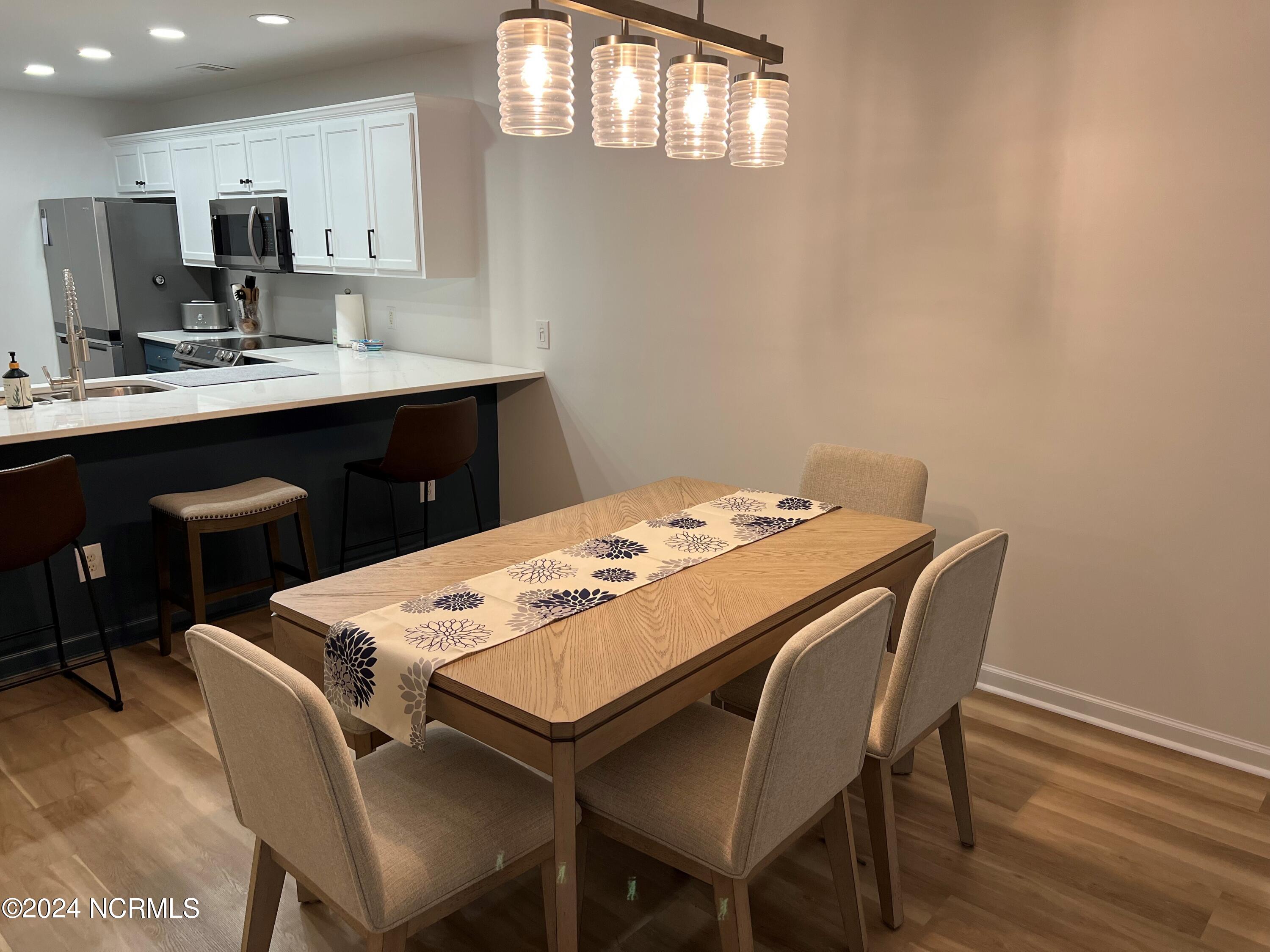 100560867 | Photo 12