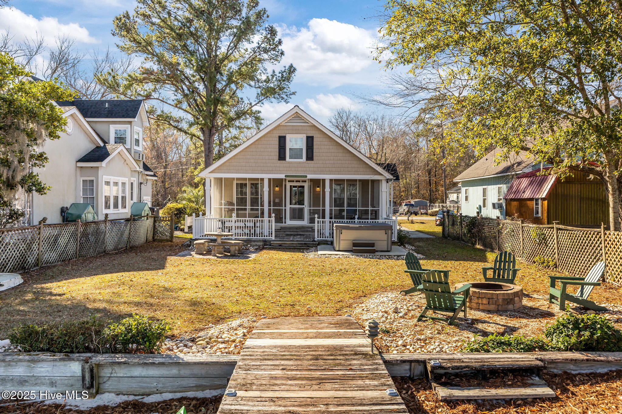 100545824 | Photo 35