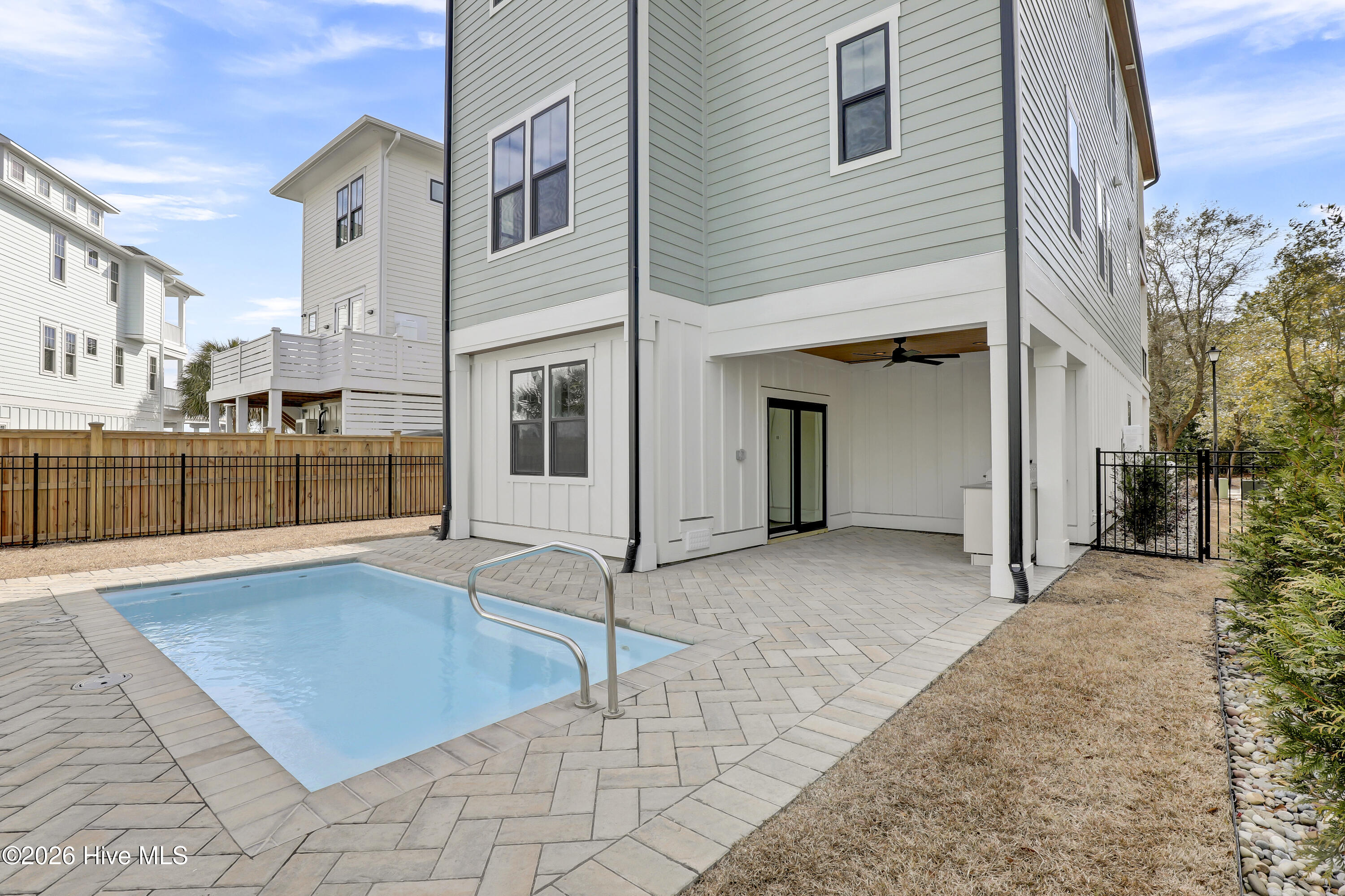 100554929 | Photo 24