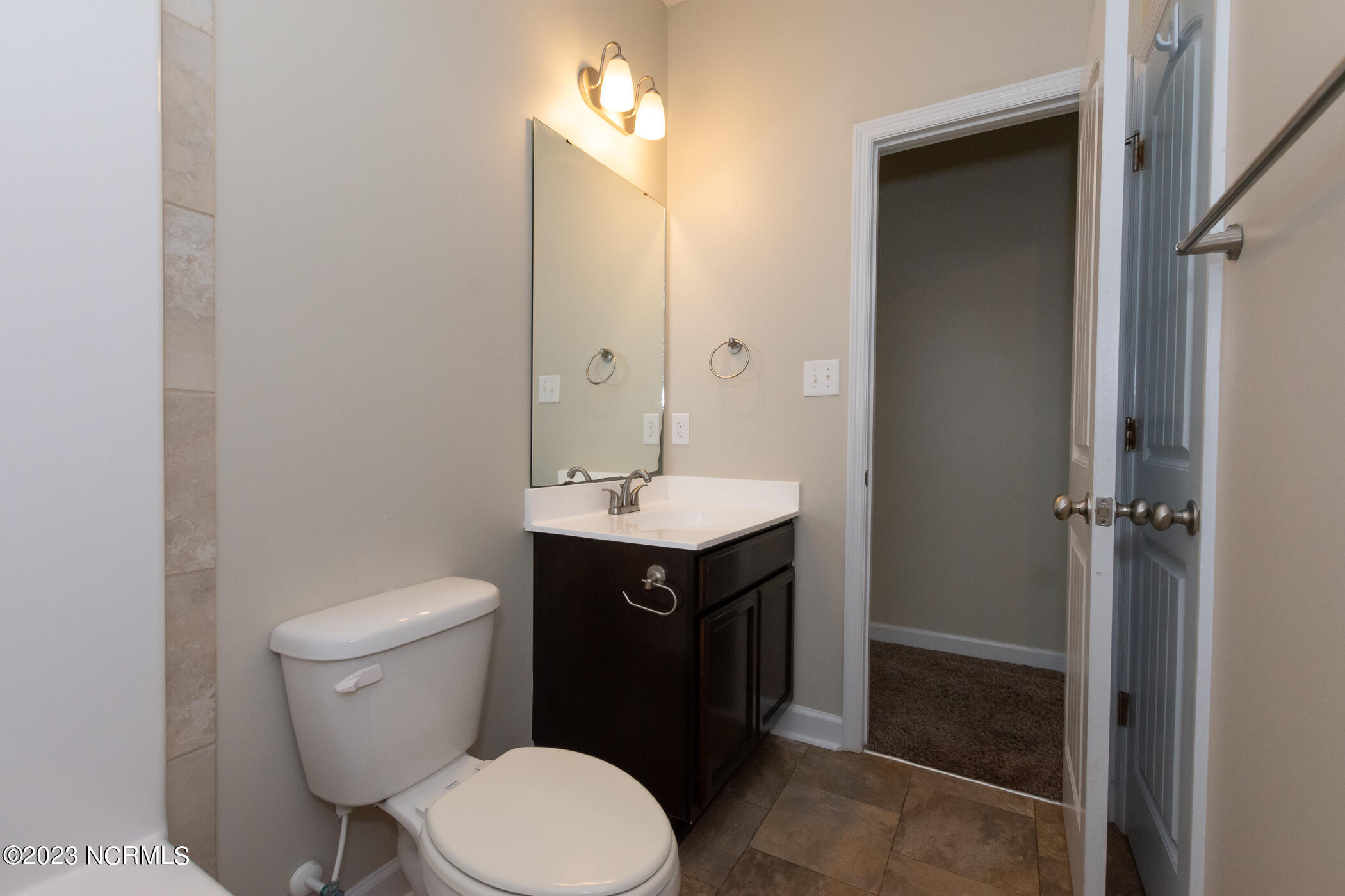 100543785 | Photo 26