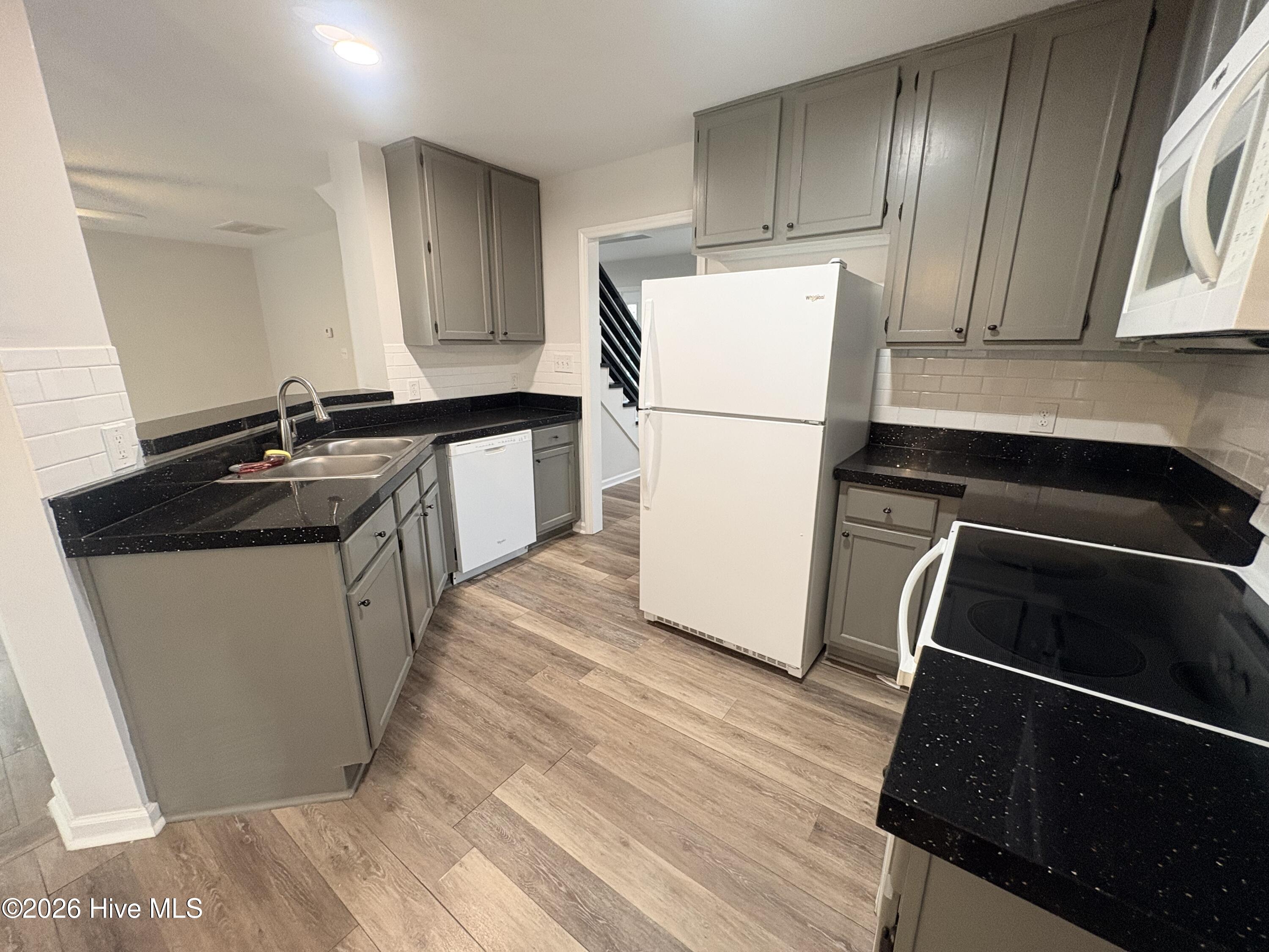 100537182 | Photo 13