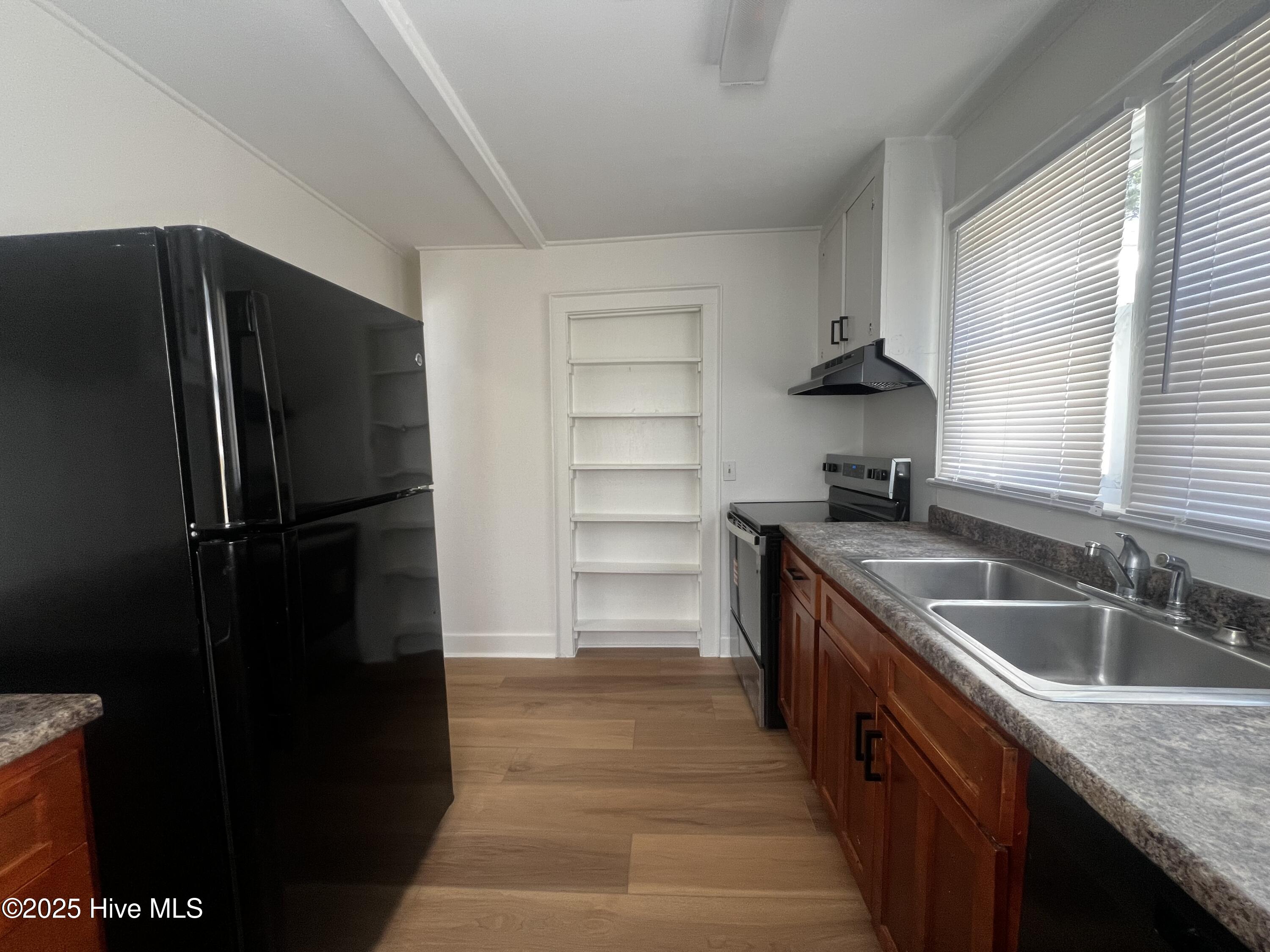 100528723 | Photo 14