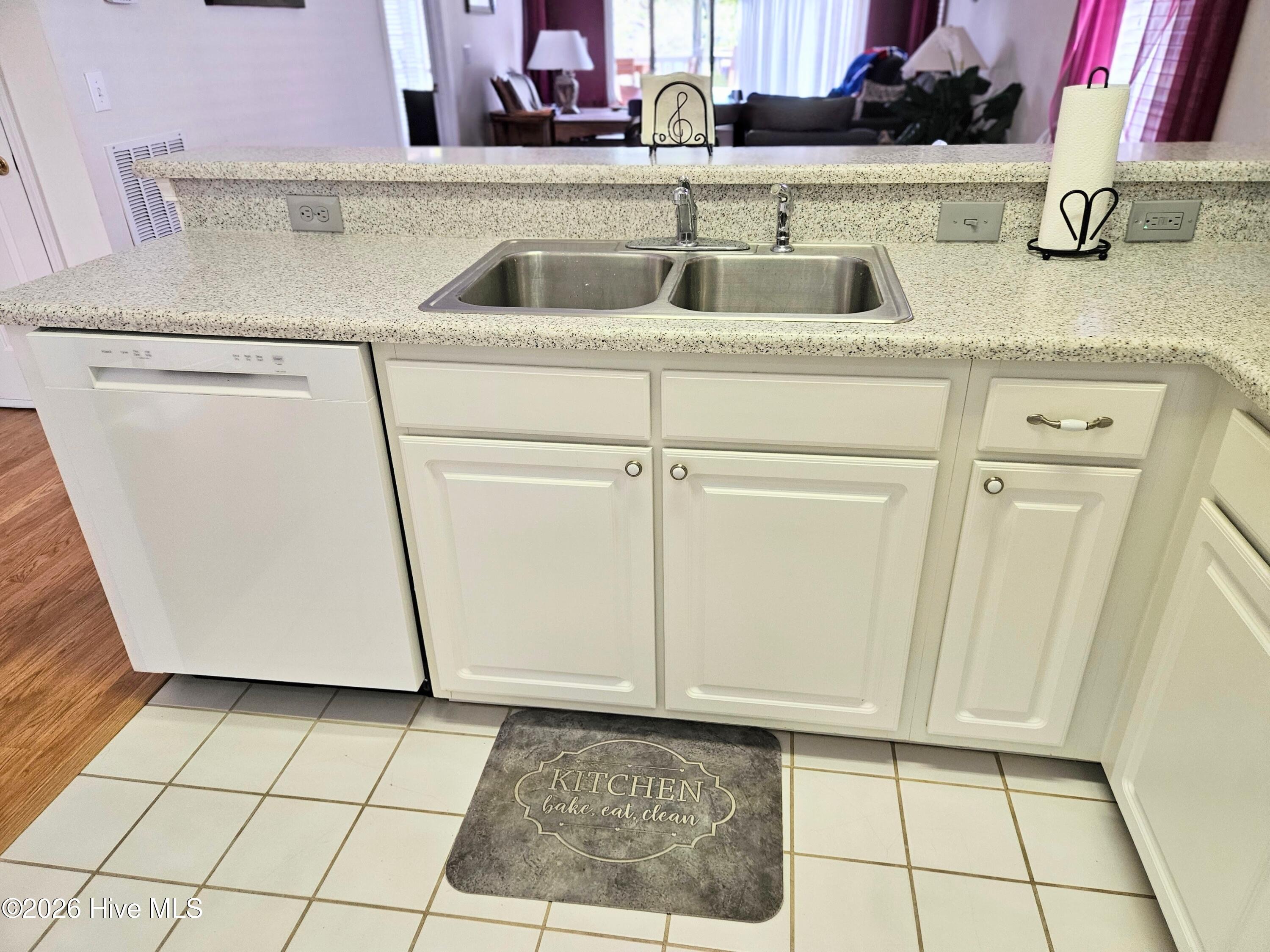 100560065 | Photo 15