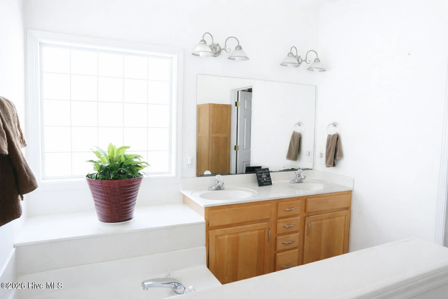 100548456 | Photo 39