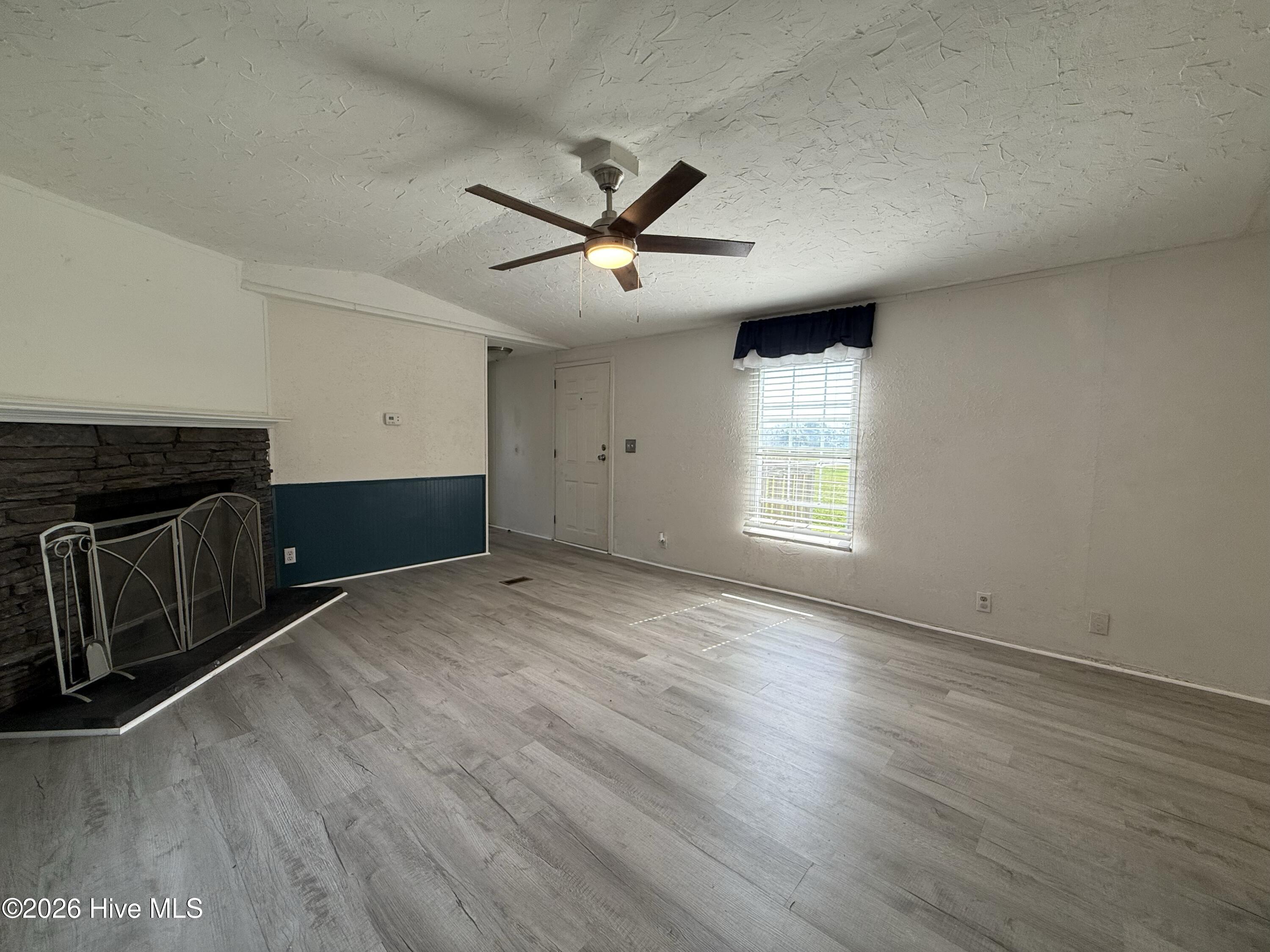 100459470 | Photo 53