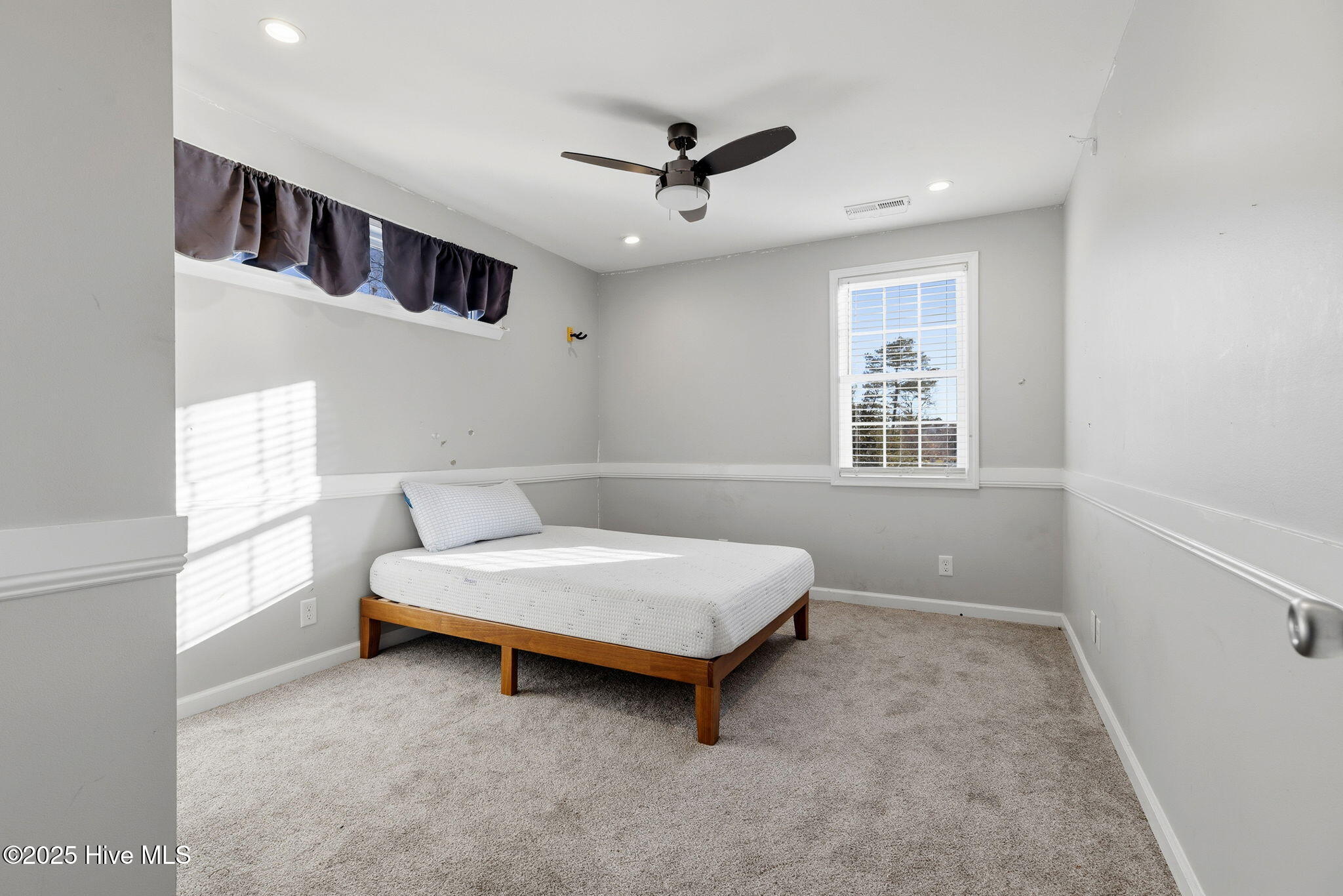 100545269 | Photo 41