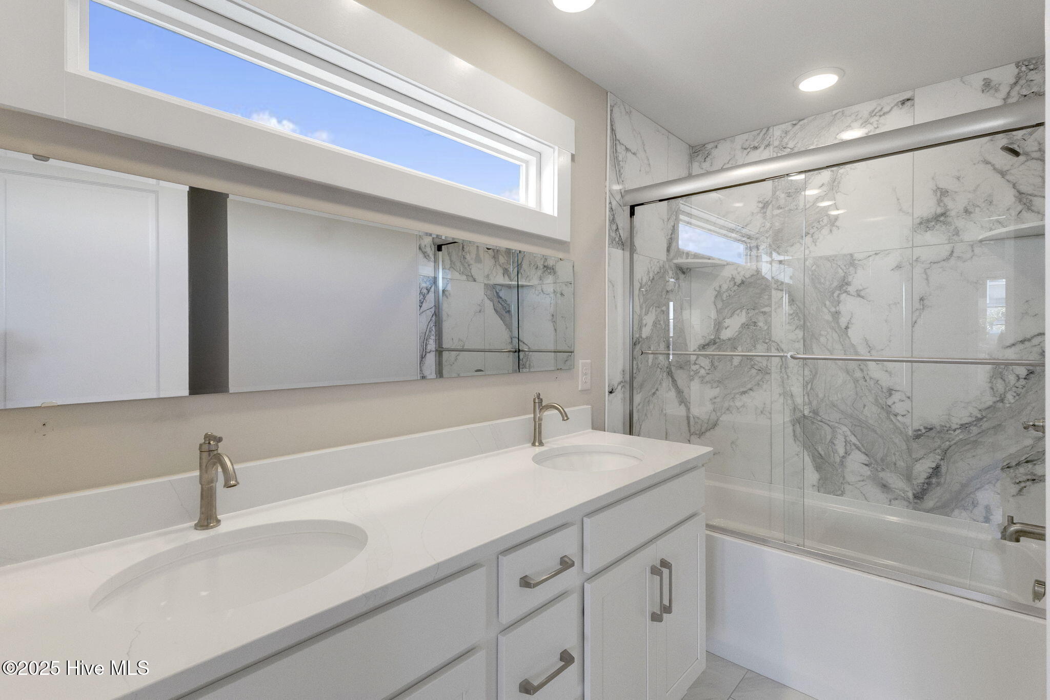 100522656 | Photo 38