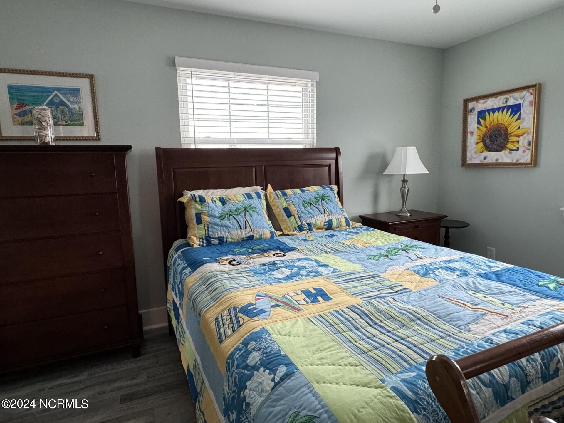 100469434 | Photo 94